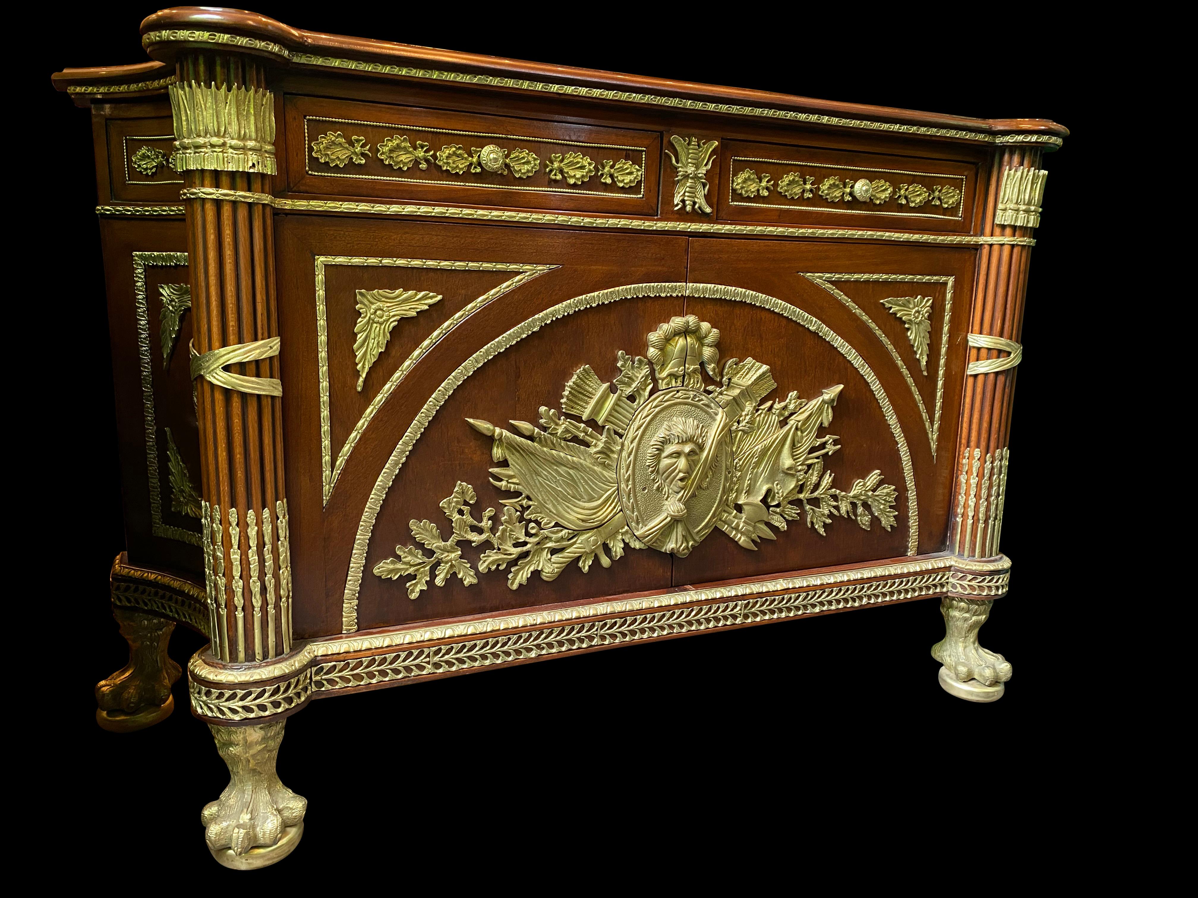 Large French Mahogany Empire Commode, Central Coats of Arms and Lion Paw Feet In Excellent Condition For Sale In London, GB