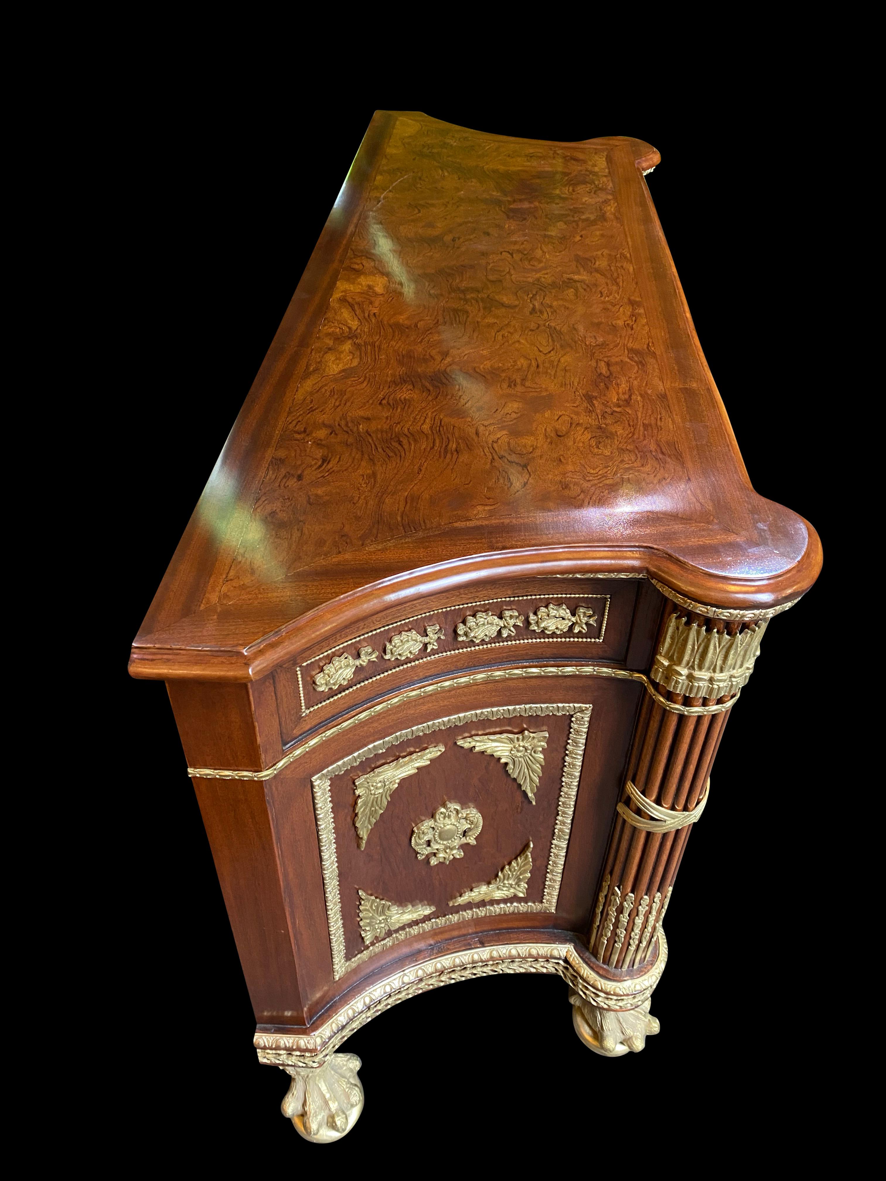 Large French Mahogany Empire Commode, Central Coats of Arms and Lion Paw Feet For Sale 2