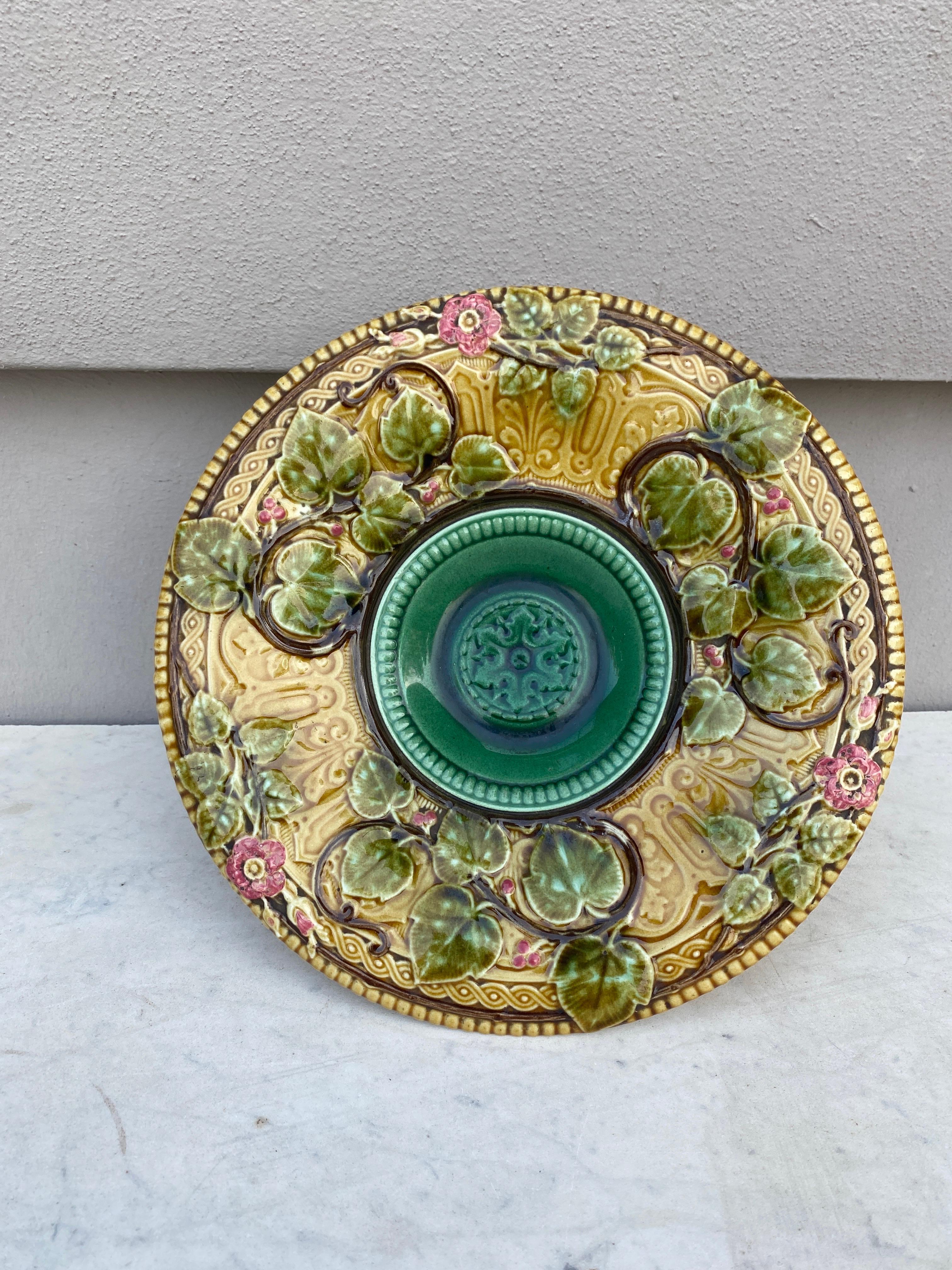 French rustic Majolica cake stand circa 1890.
Decorated with leaves and pink flowers.