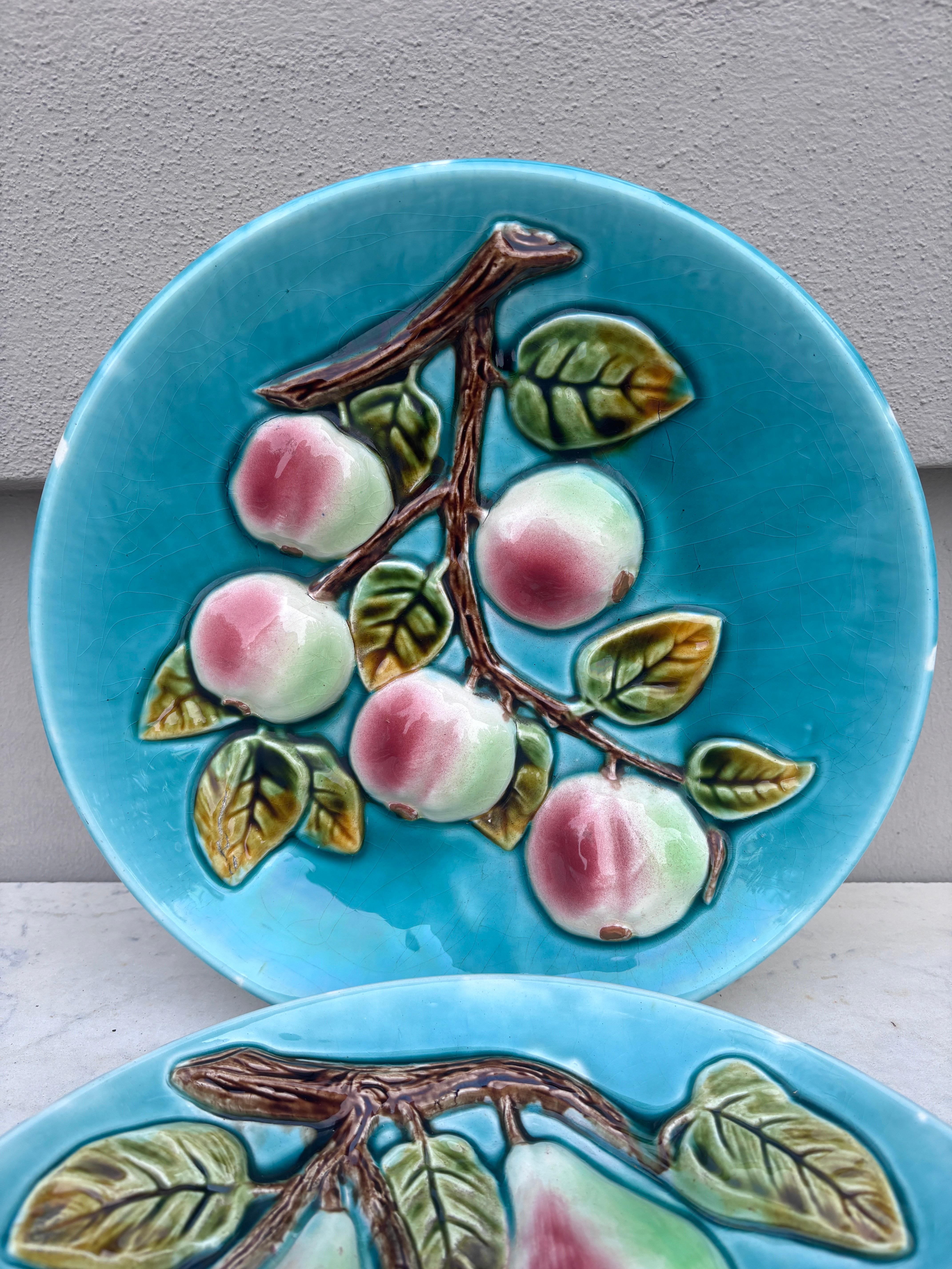 Großes französisches Majolika-Paar von Äpfeln und Birnen Orchies CIRCA 1930 (Französisch) im Angebot