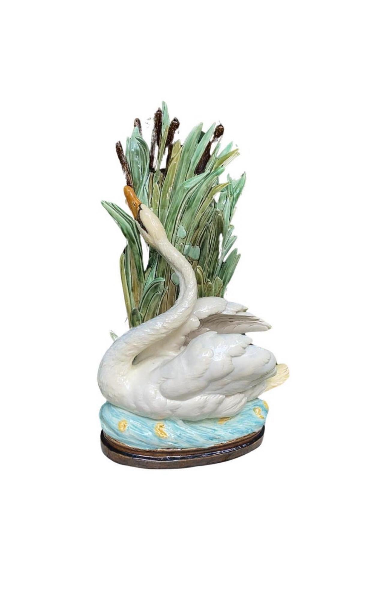Große französische Majolikaplatte Schwan Orchies, CIRCA 1900 im Angebot 5