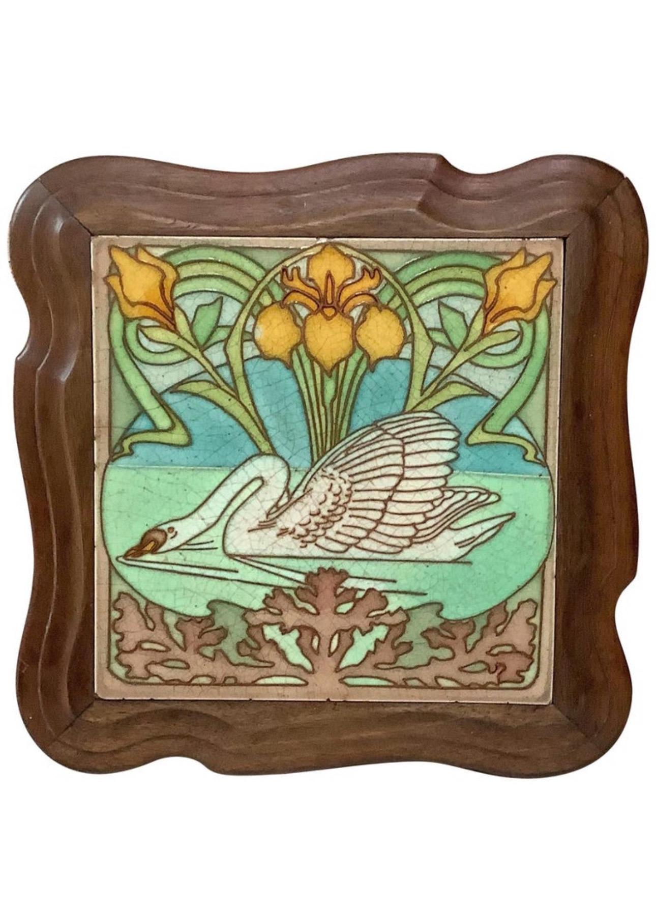 Große französische Majolikaplatte Schwan Orchies, CIRCA 1900 im Zustand „Gut“ im Angebot in Austin, TX