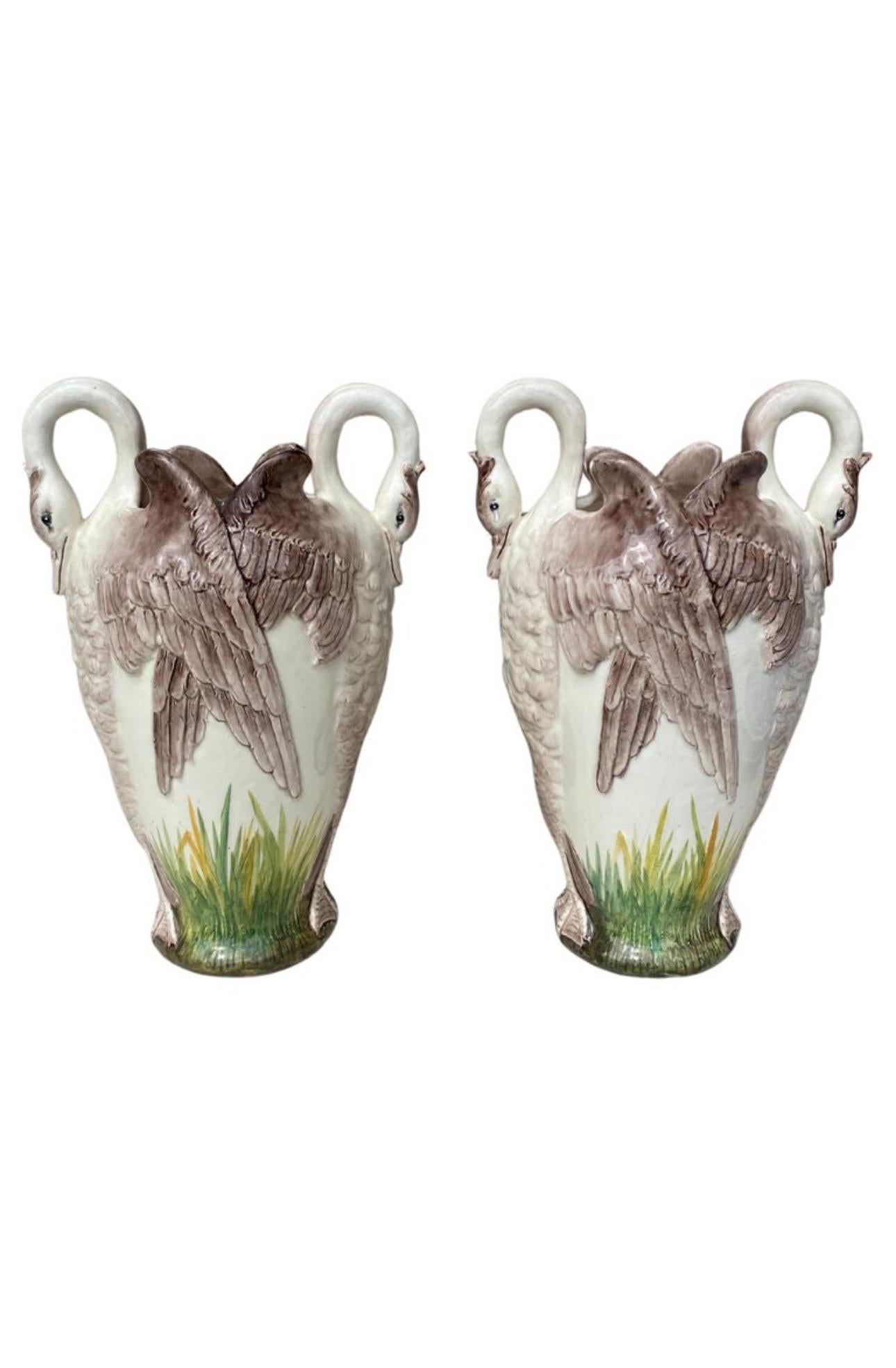 Große französische Majolikaplatte Schwan Orchies, CIRCA 1900 (Keramik) im Angebot