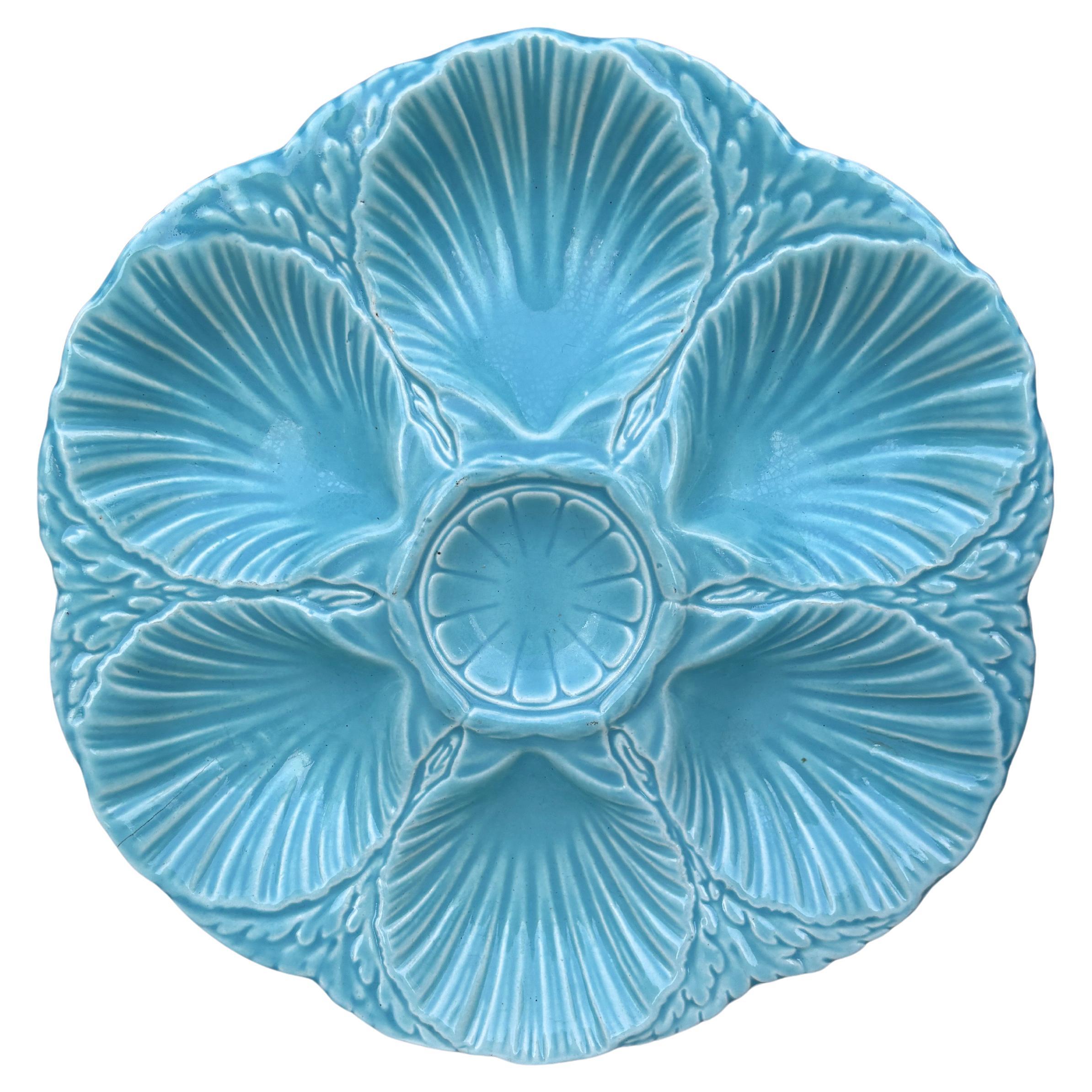 Fine XIX secolo Grande piatto francese in maiolica Saint Amand Leaves, 1890 circa in vendita