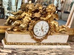 Grande pendule de cheminée en marbre et bronze, anges et colombes par Charles Fr̩ LeRoy