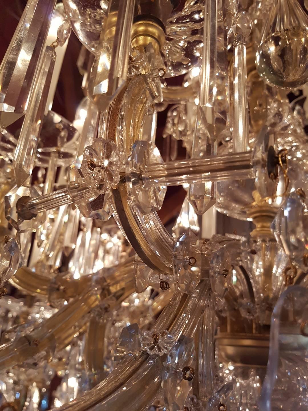 Large French Maria Theresia Chandelier with 30 Lights, Cage Model 20th Century For Sale 6