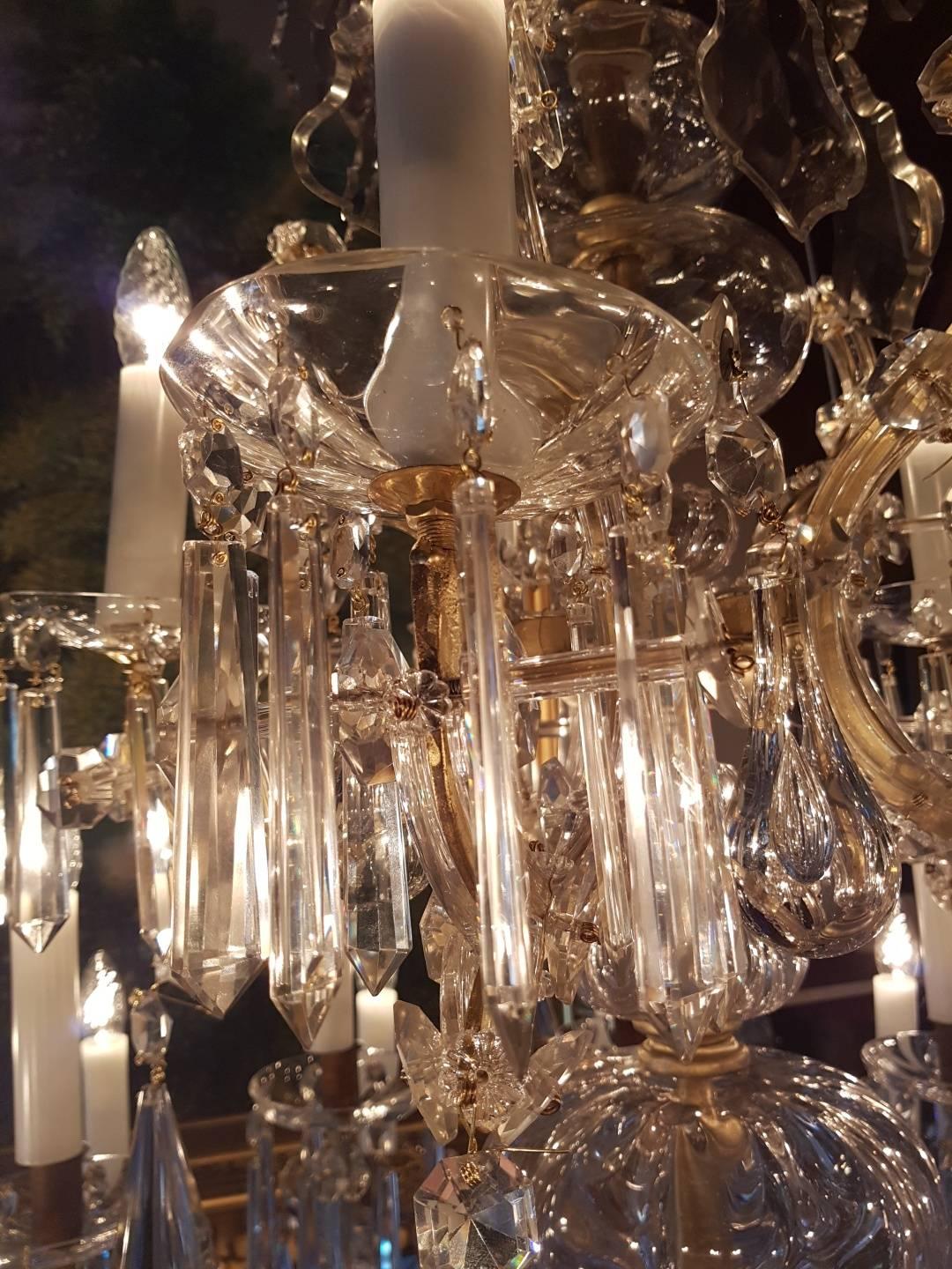 Large French Maria Theresia Chandelier with 30 Lights, Cage Model 20th Century For Sale 1