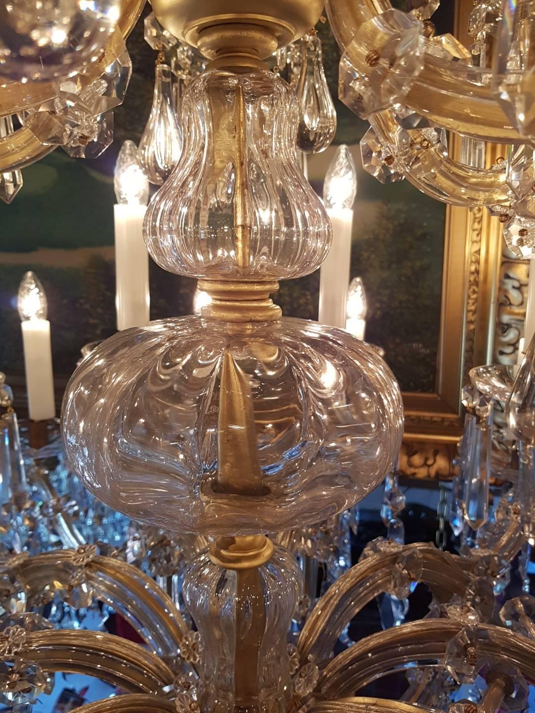 Large French Maria Theresia Chandelier with 30 Lights, Cage Model 20th Century For Sale 3