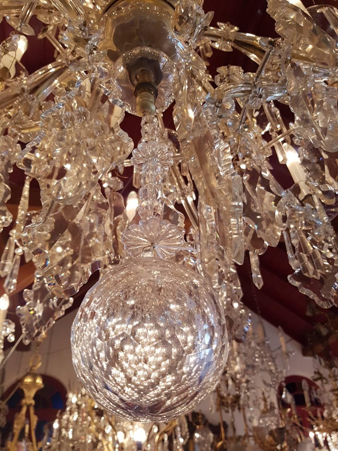 Large French Maria Theresia Chandelier with 30 Lights, Cage Model 20th Century For Sale 5