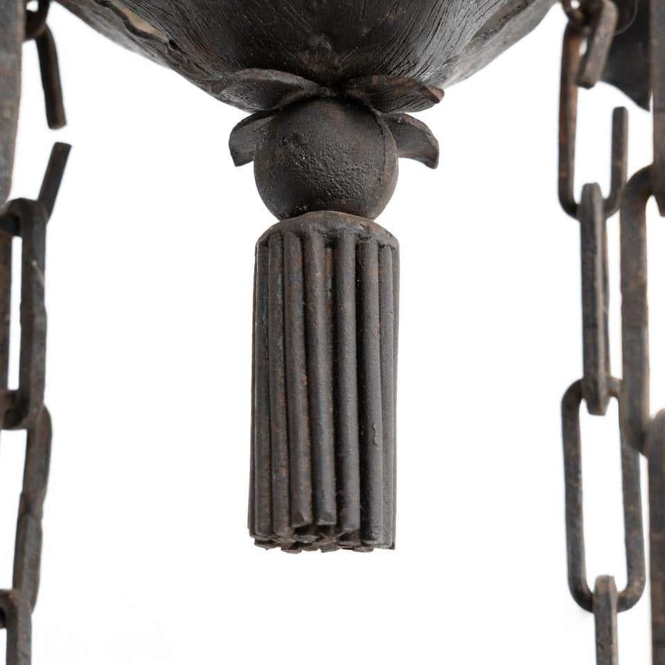 Extra große schwarze skulpturale französische Metall-Deckenlampe um 1930 6