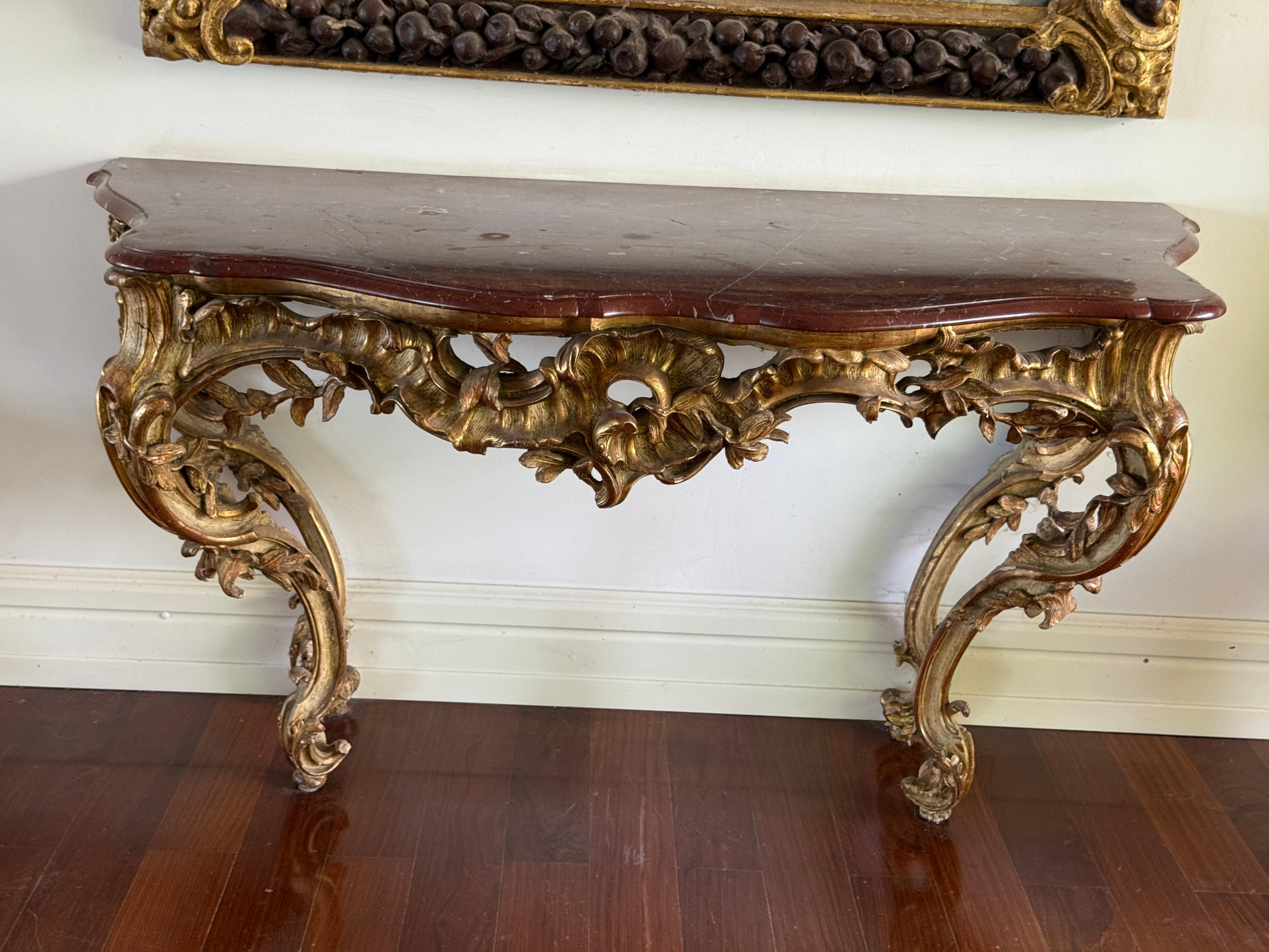Großer French Mid-18th Century Giltwood Rococo Konsolentisch mit Marmorplatte im Angebot 4