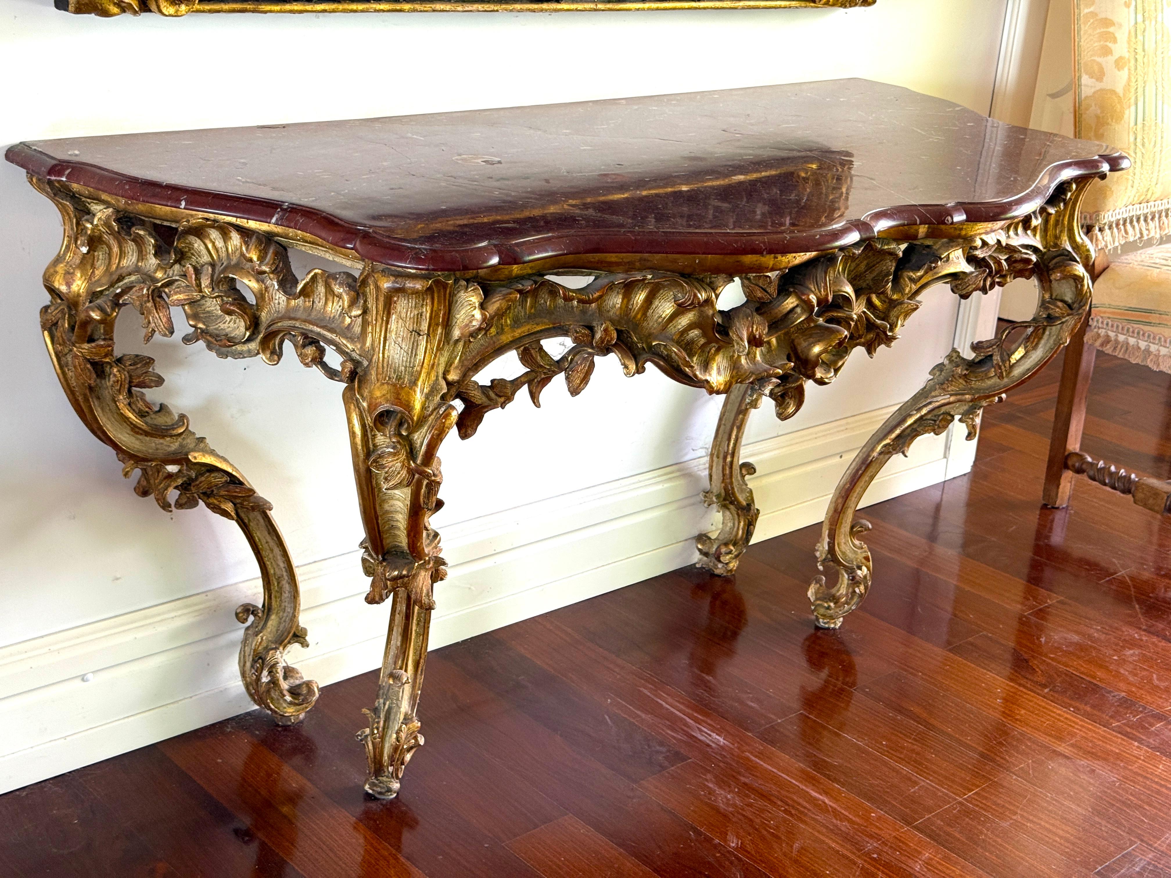 Großer French Mid-18th Century Giltwood Rococo Konsolentisch mit Marmorplatte im Angebot 5