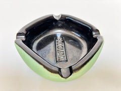 Grand cendrier publicitaire français du milieu du siècle en céramique verte et noire années 1950