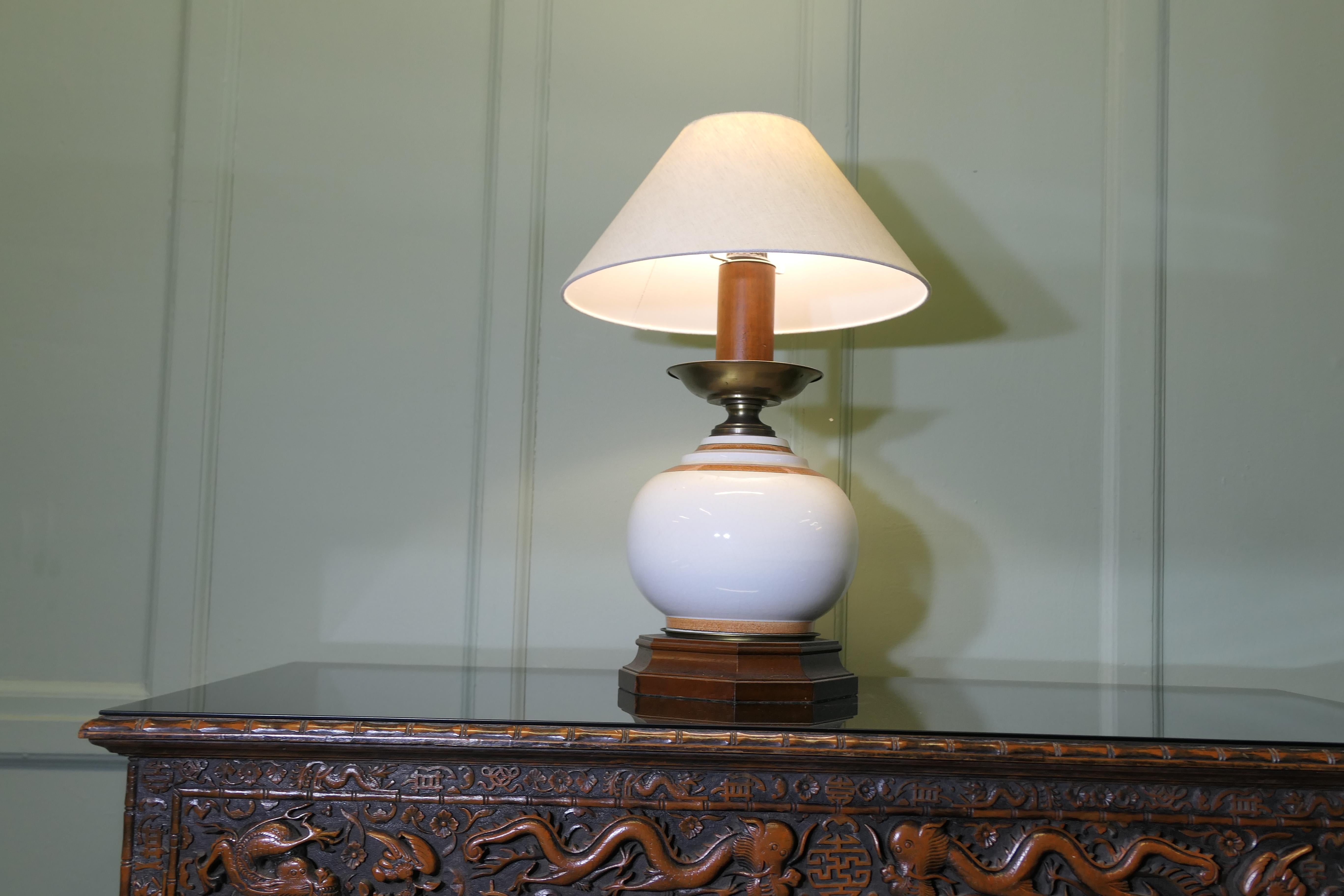 Gran Lámpara de Globo de Cerámica Francesa de Mediados de Siglo   Una encantadora pieza vintage Moderno de mediados de siglo en venta