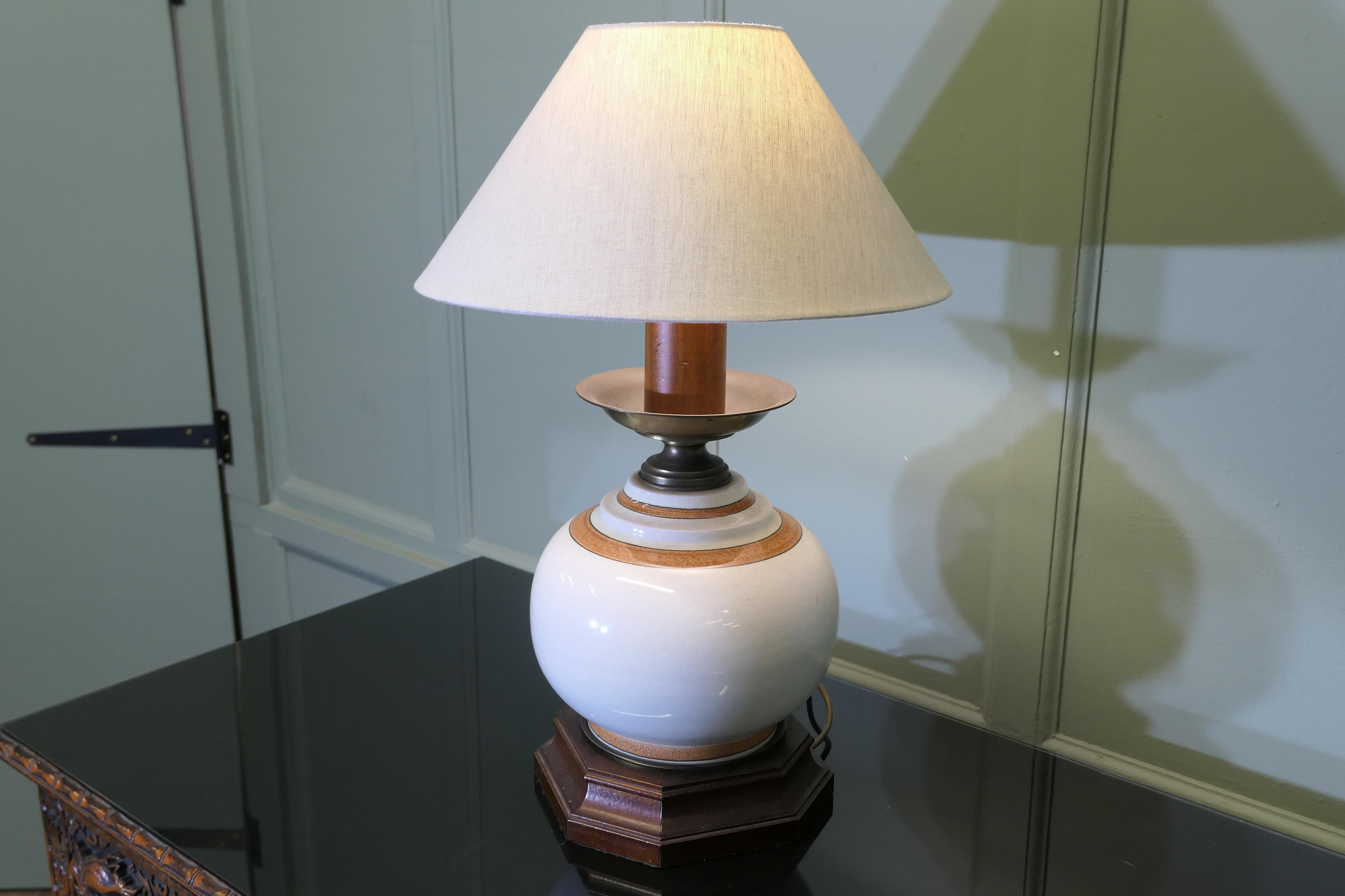 Gran Lámpara de Globo de Cerámica Francesa de Mediados de Siglo   Una encantadora pieza vintage mediados del siglo XX en venta
