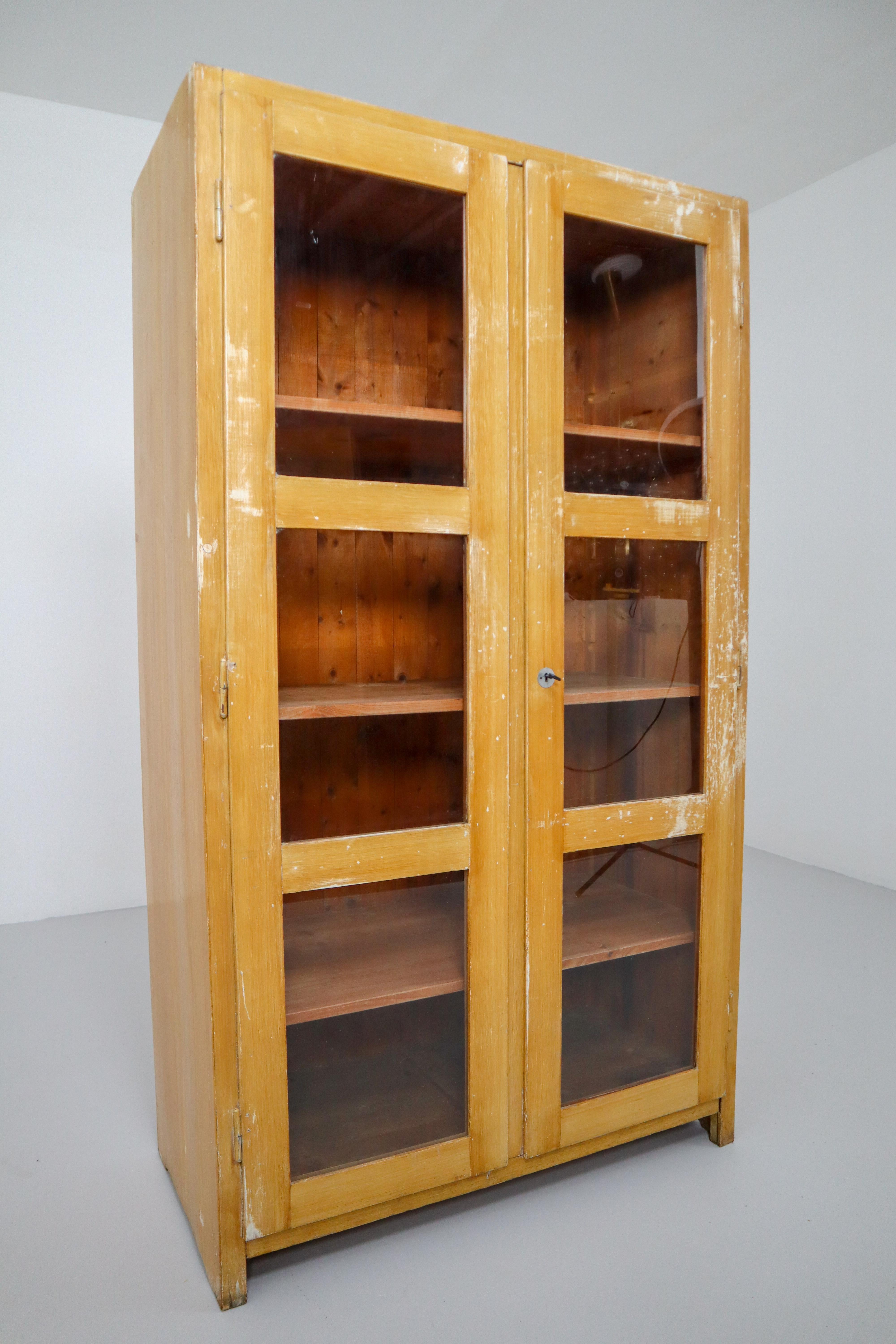 Large French Midcentury Eight Glazed Doors Display Cabinet in Original Paint 6