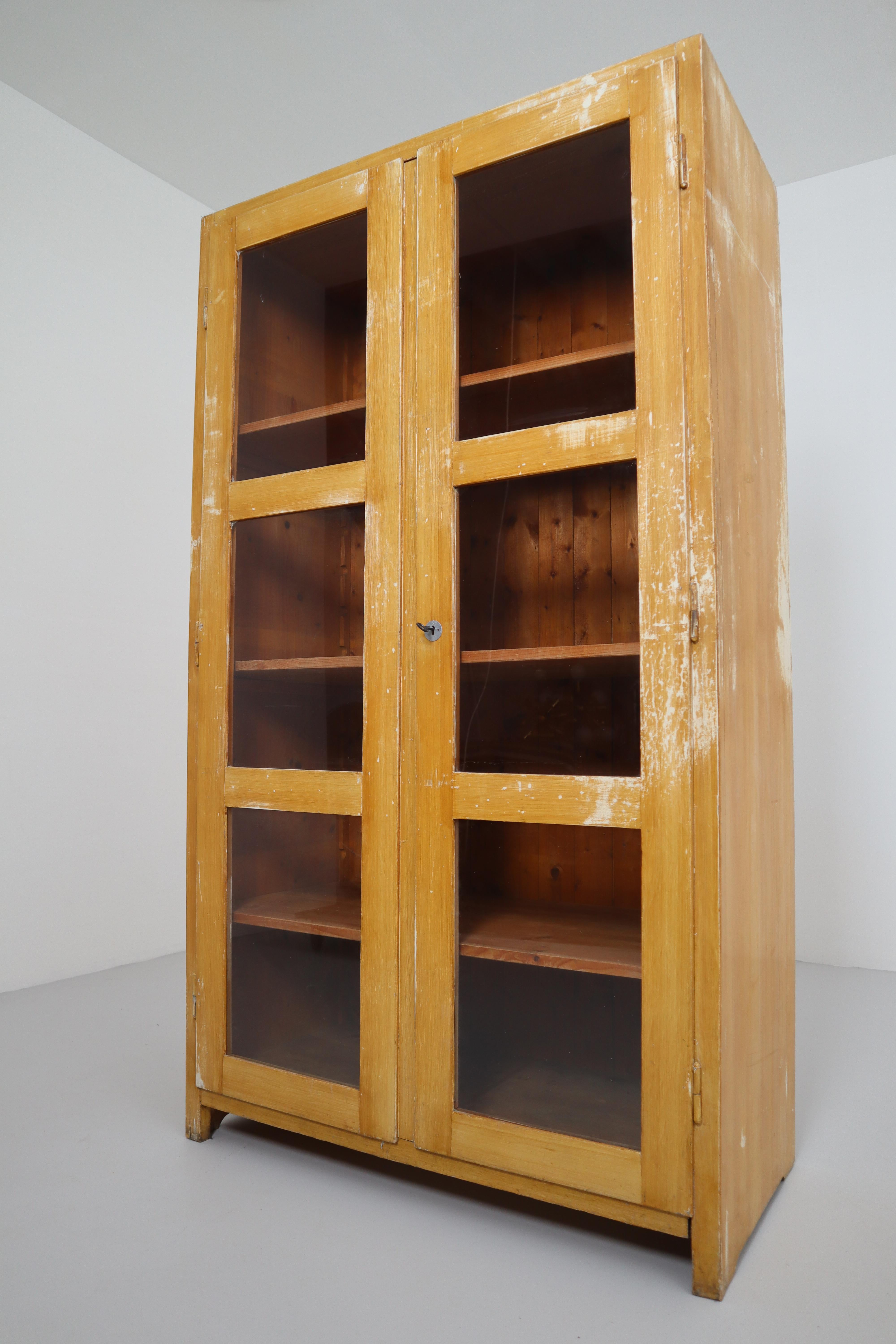 Large French Midcentury Eight Glazed Doors Display Cabinet in Original Paint 8