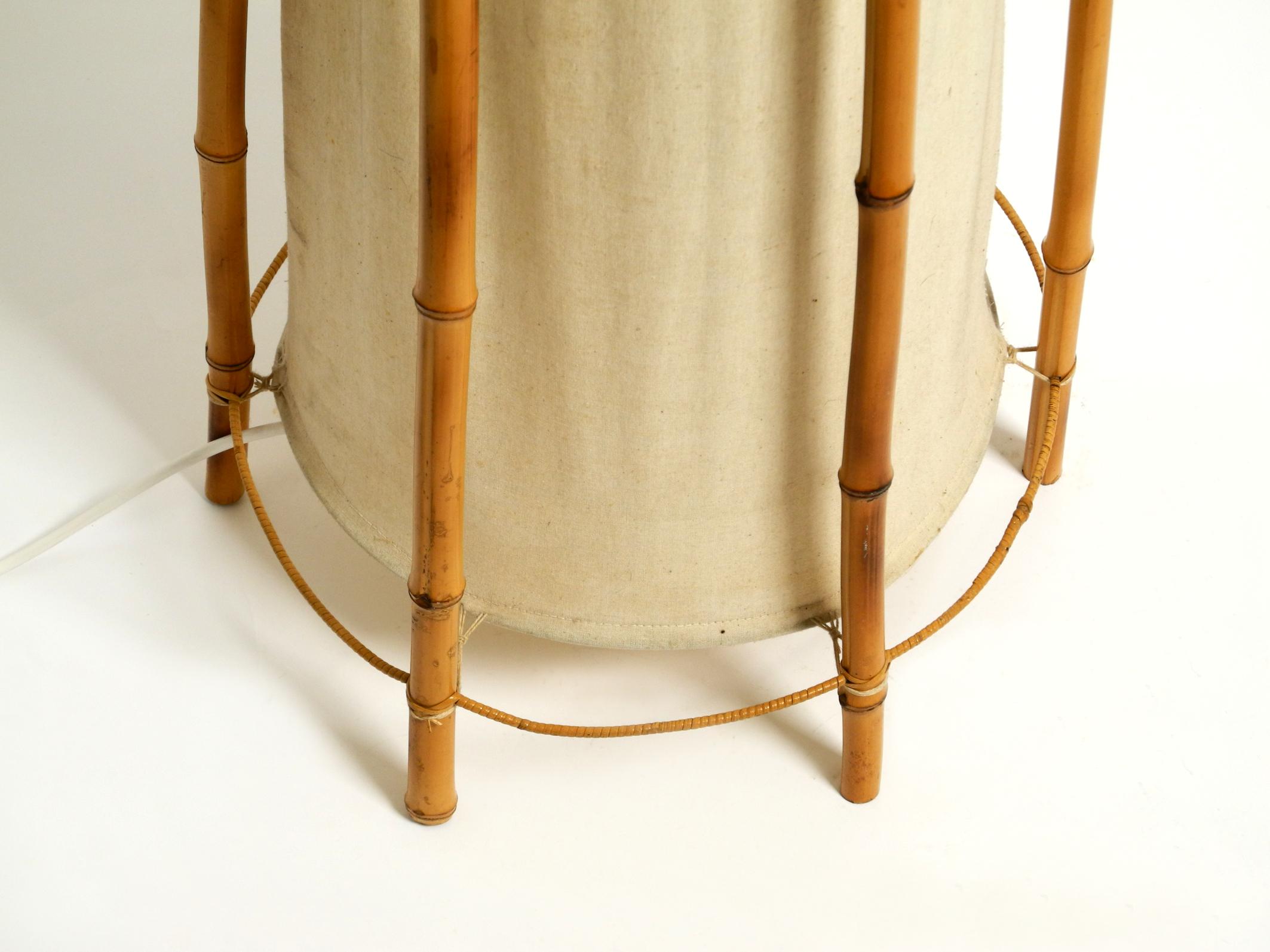 Große französische Mid Century Stehleuchte von Louis Sognot aus Bambus und Stoff im Angebot 7