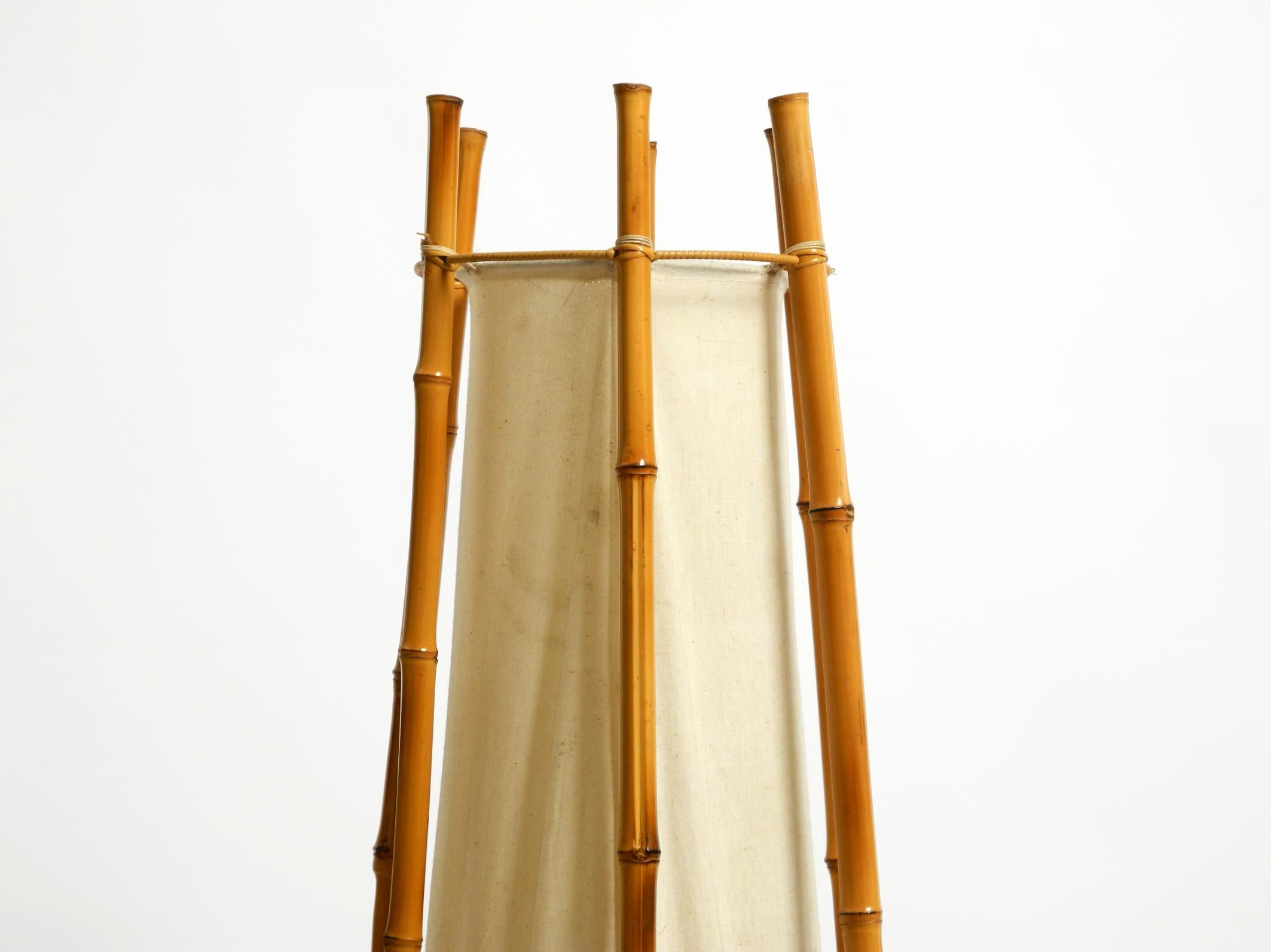 Große französische Mid Century Stehleuchte von Louis Sognot aus Bambus und Stoff im Angebot 11