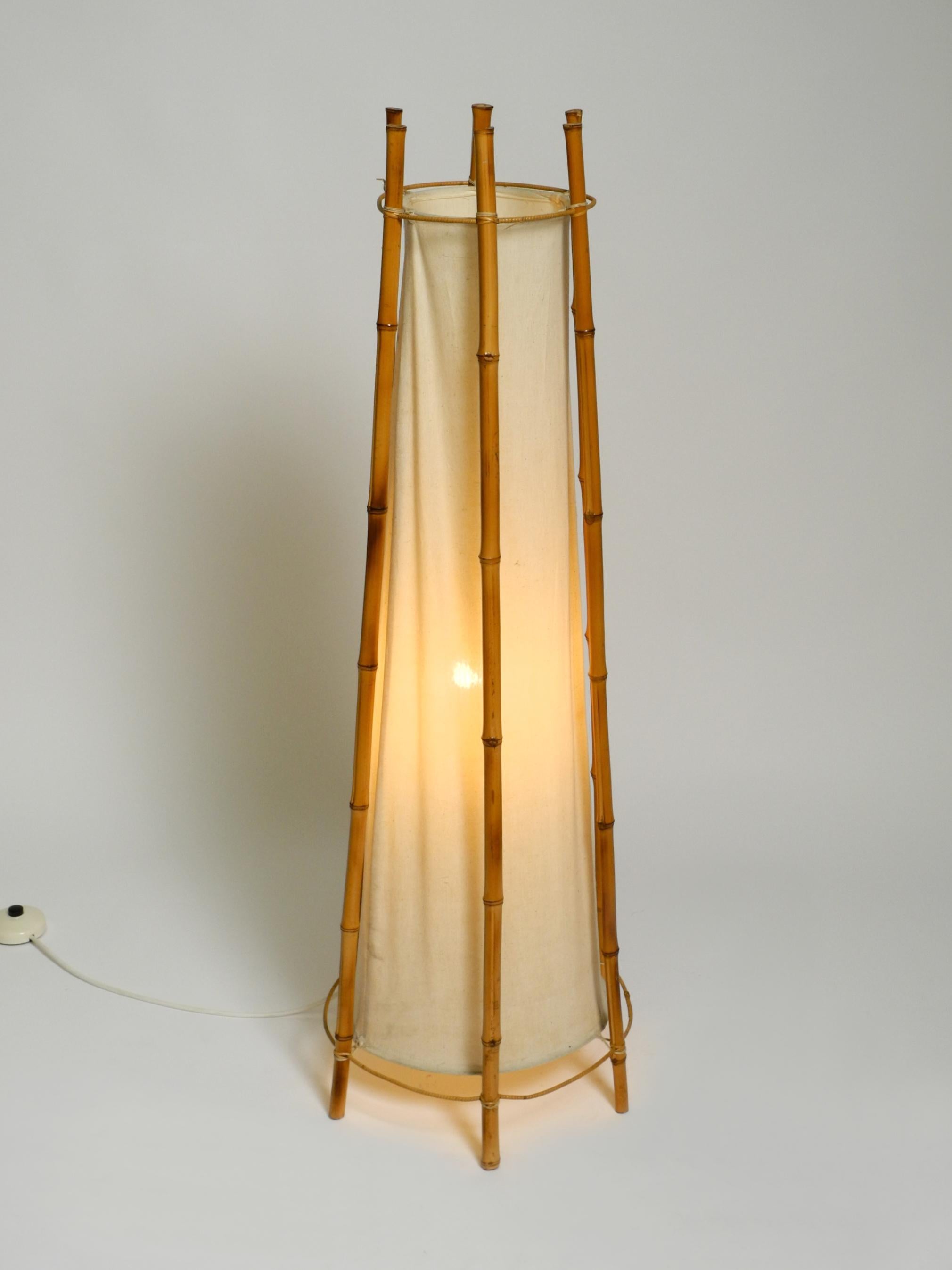 Große französische Mid Century Stehleuchte von Louis Sognot aus Bambus und Stoff im Angebot 12