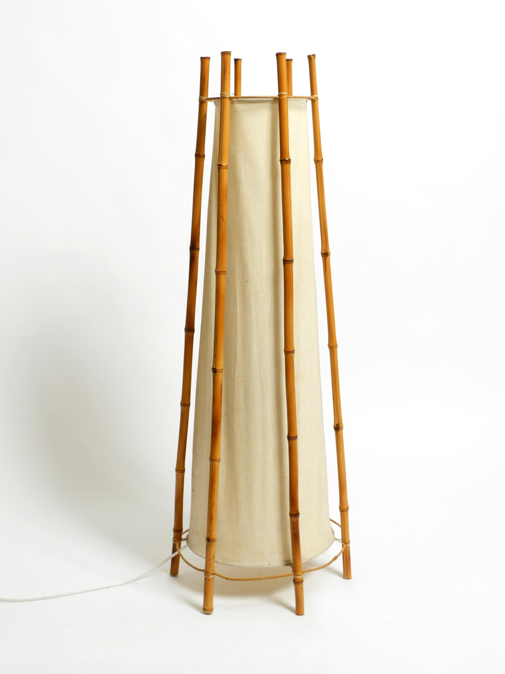 Große französische Mid Century Stehleuchte von Louis Sognot aus Bambus und Stoff im Angebot 14