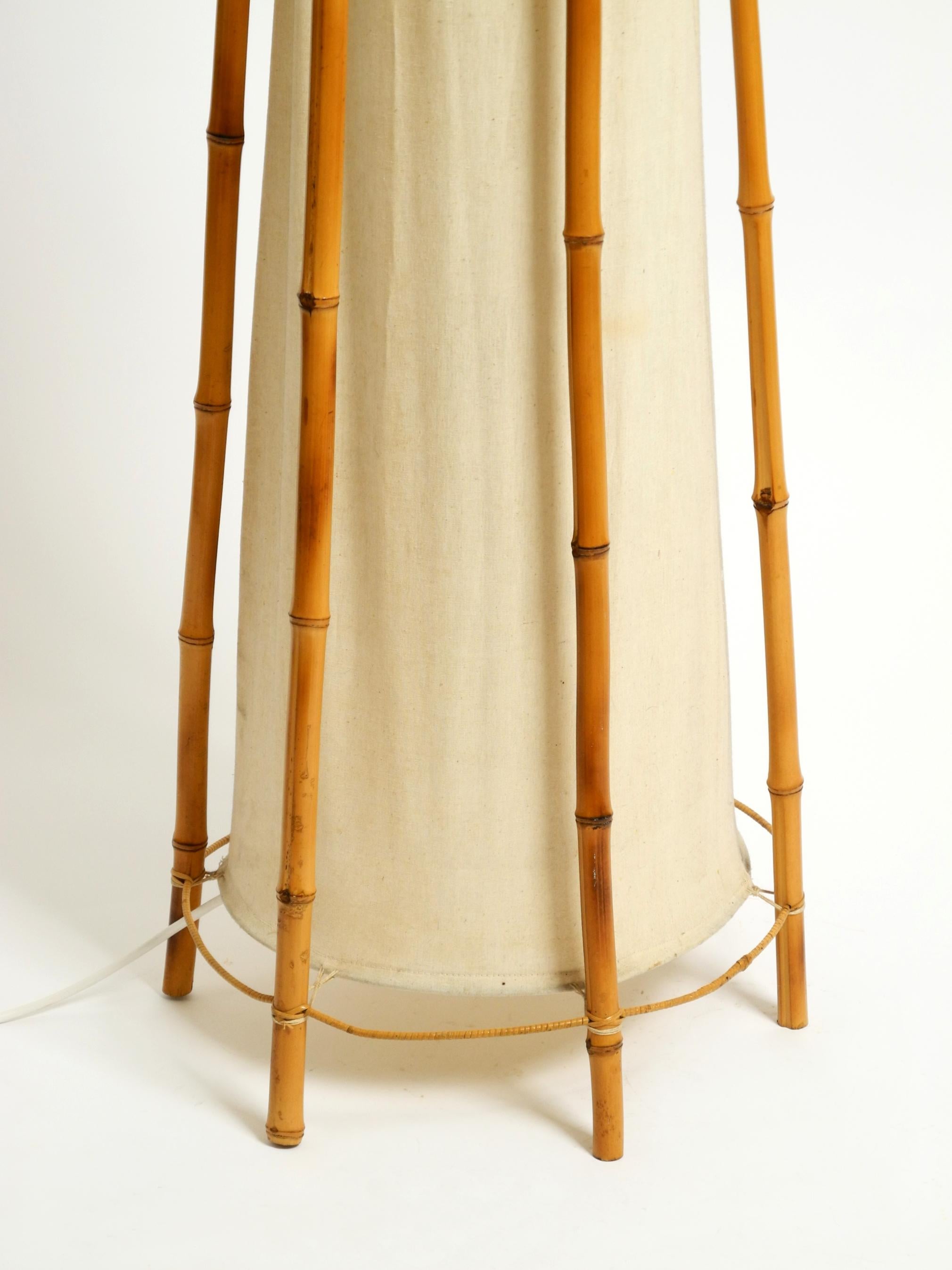 Große französische Mid Century Stehleuchte von Louis Sognot aus Bambus und Stoff im Angebot 1