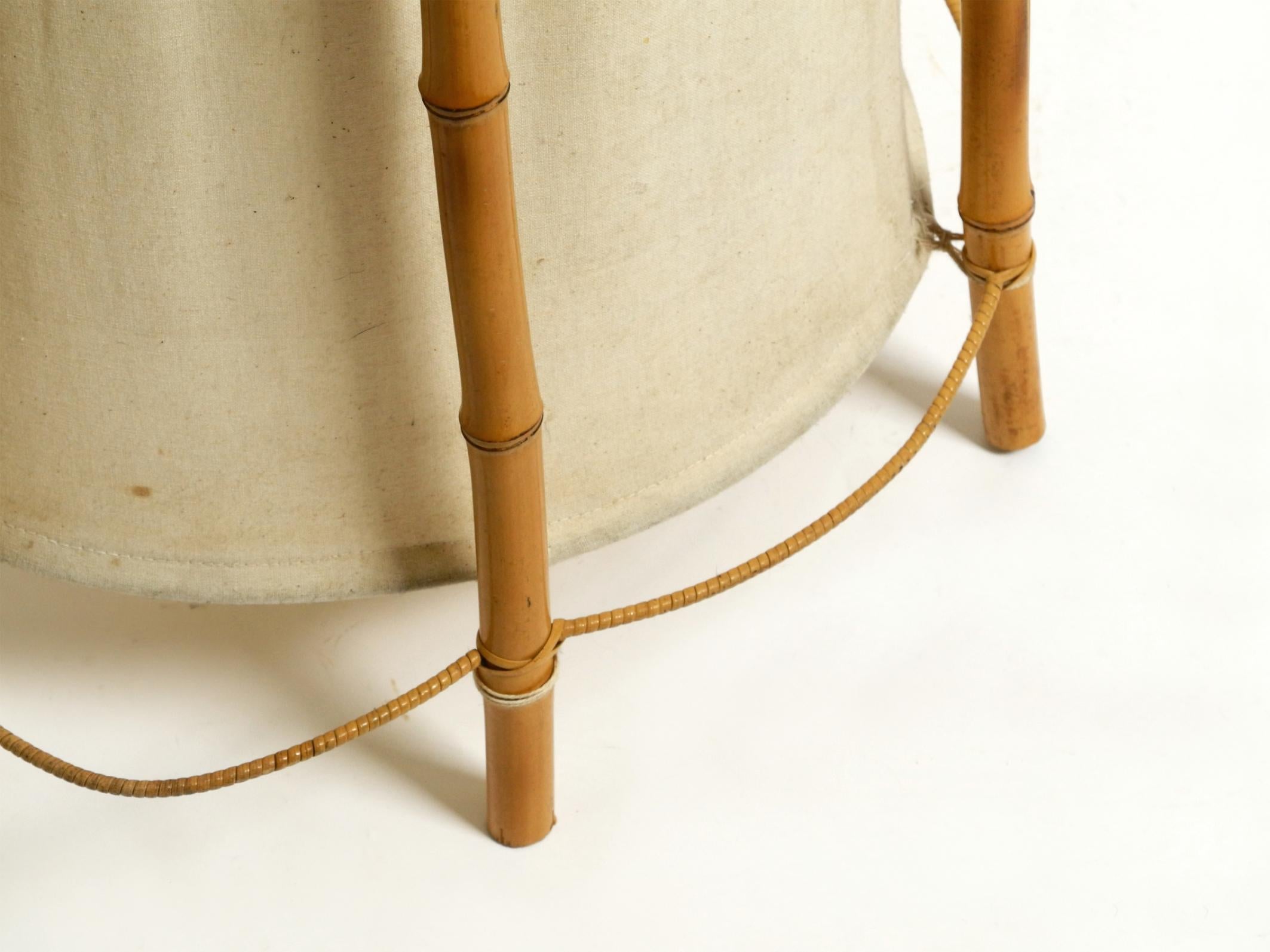 Große französische Mid Century Stehleuchte von Louis Sognot aus Bambus und Stoff im Angebot 2