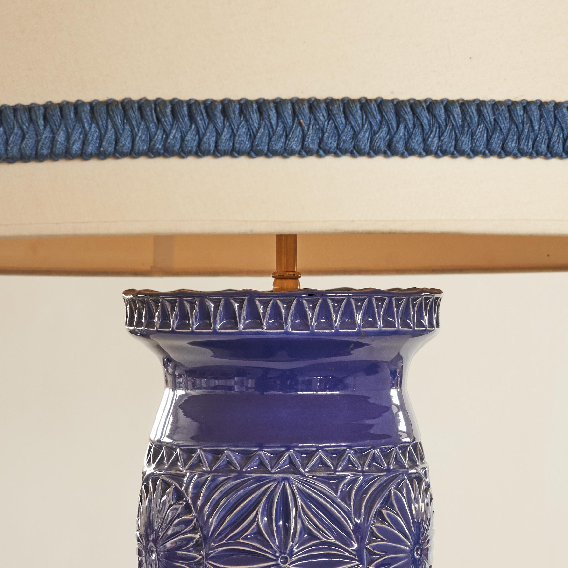 Laiton Grande lampe de table en poterie incisée du milieu du siècle, Vallauris, 1960 en vente