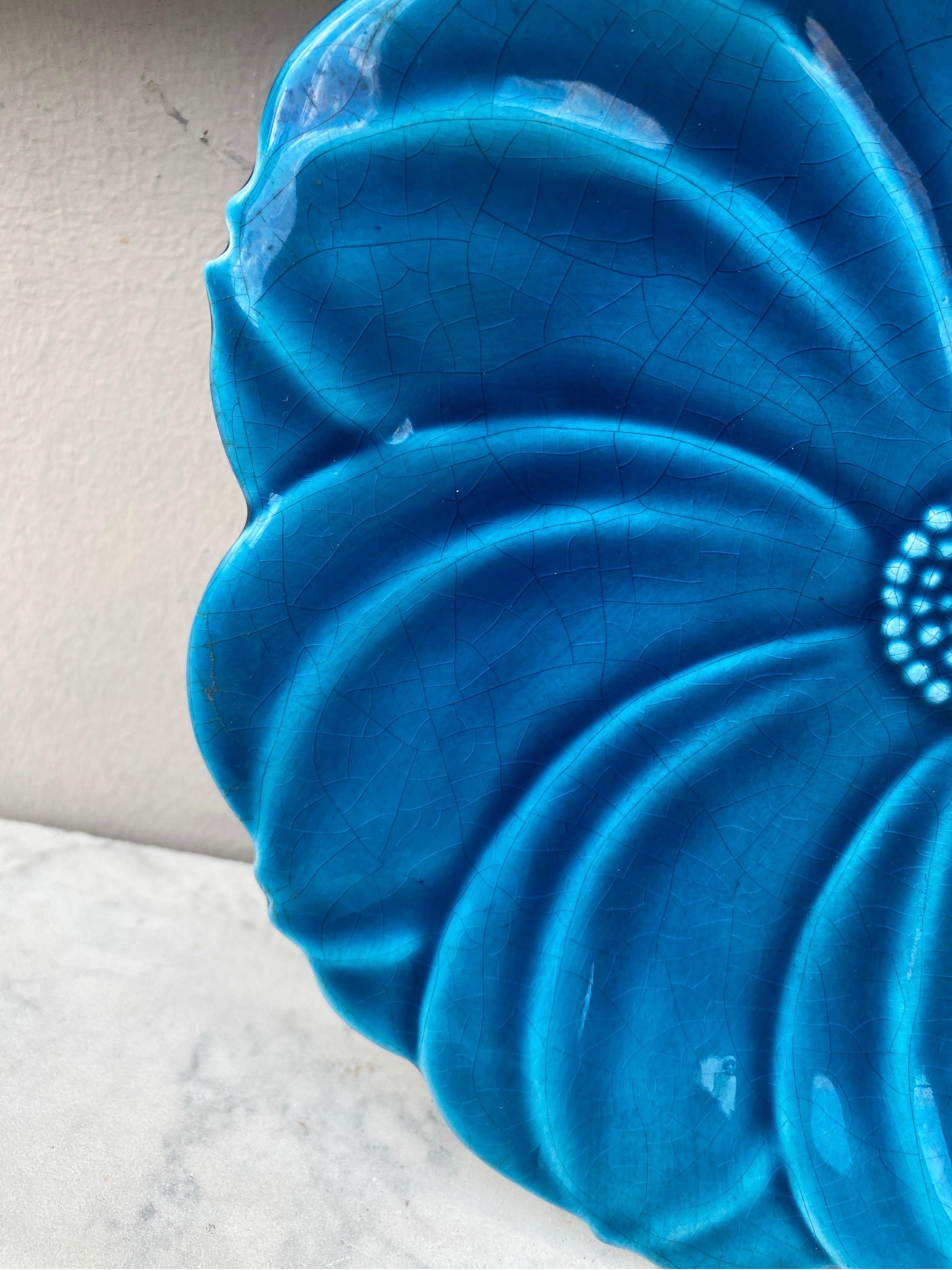Large French Mid-Century  Majolica Blue Flower Plate Charolles In Good Condition For Sale In Austin, TX