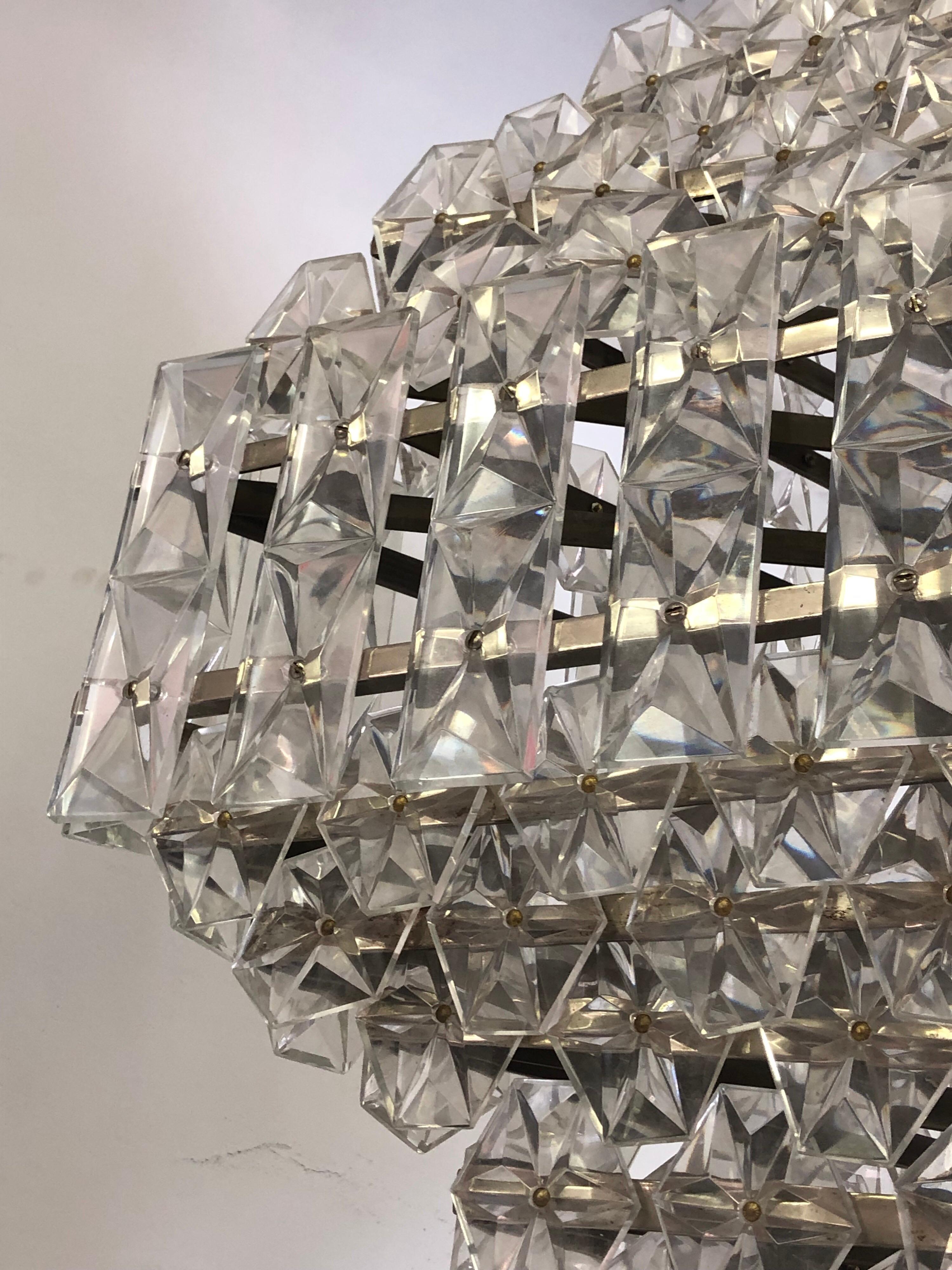 French Mid-Century Modern Cut Crystal Pyramid Chandelier Attributed to Baccarat 4