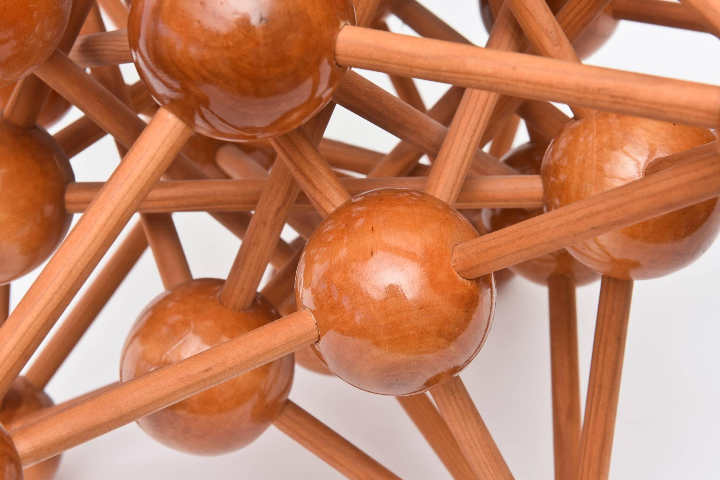 Bois Grande sculpture atomique moderne du milieu du siècle dernier en vente