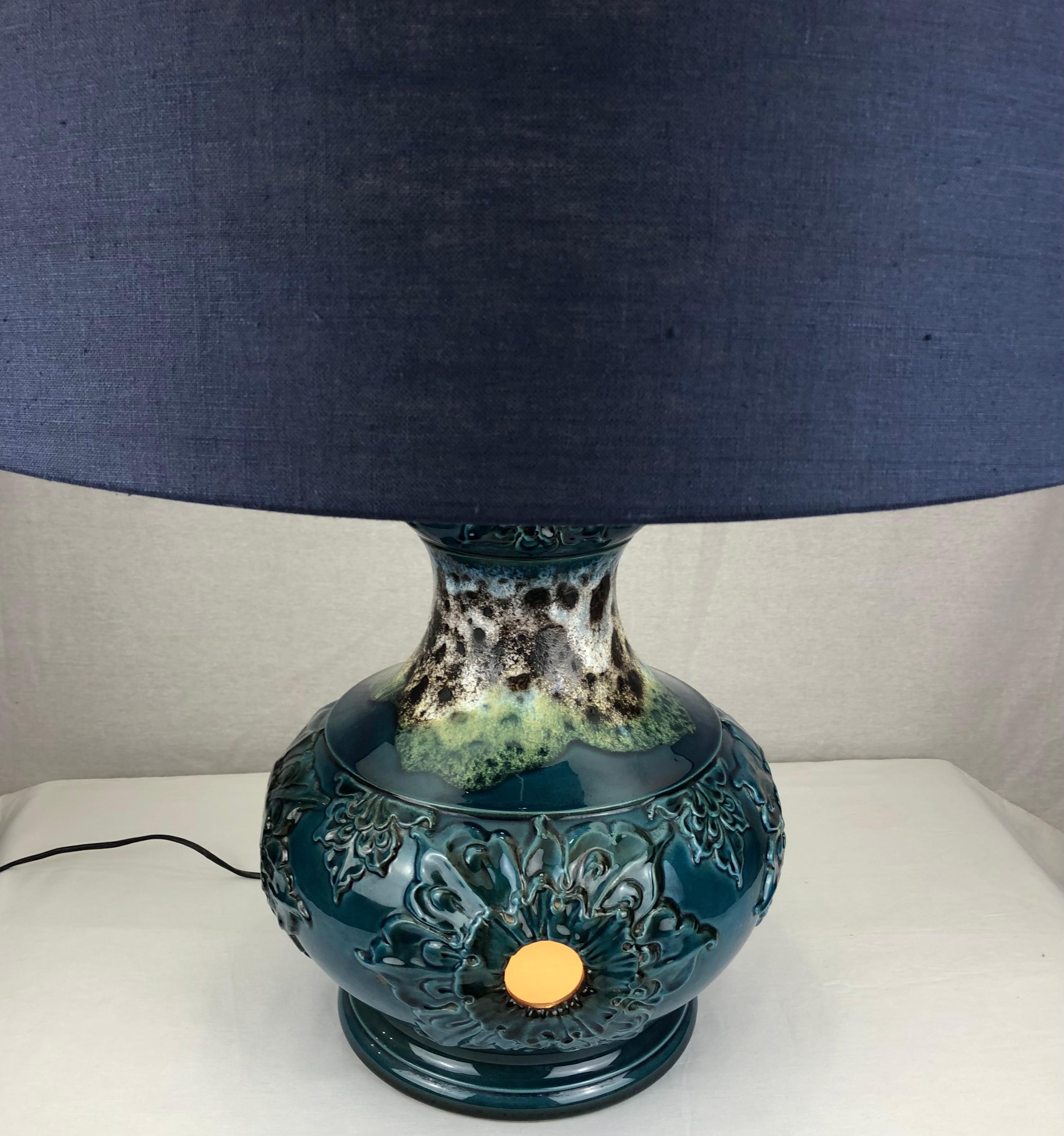 Very decorative table lamp in a stunning array of blue and beige colors. This Mid-Century Modern ceramic table lamp has notable sculptural work and would look great in any setting.

In perfect vintage condition. 
Wired for use in France, sold 