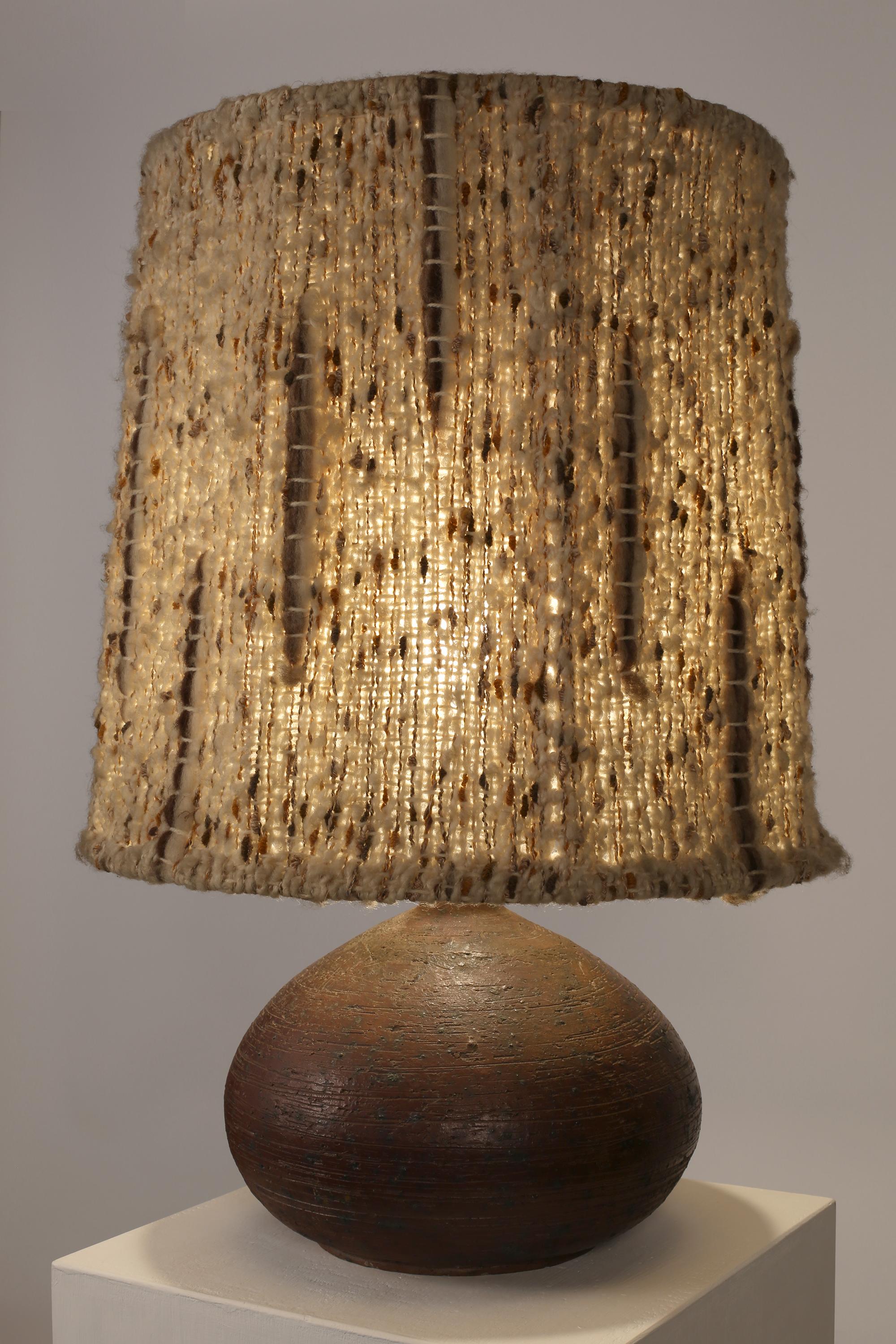 Lampe de table à abat-jour en laine en grès du milieu du siècle dernier Bon état - En vente à London, GB