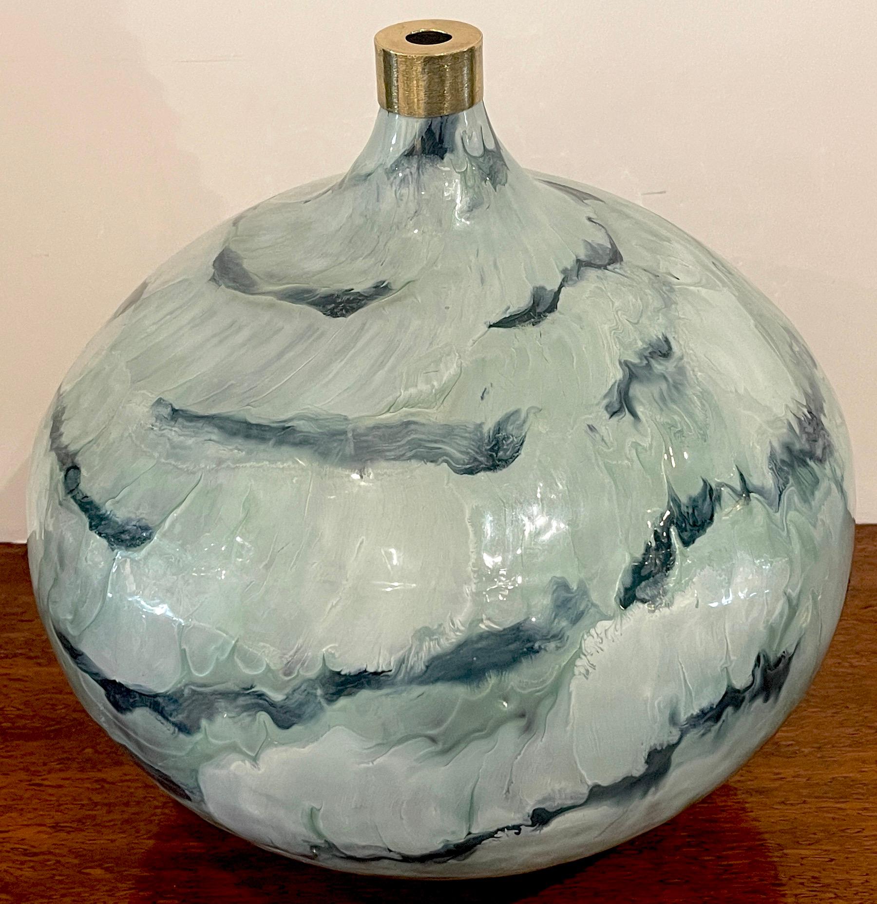 Smaltato Grande vaso moderno francese a zucca smaltato in bianco e blu in vendita