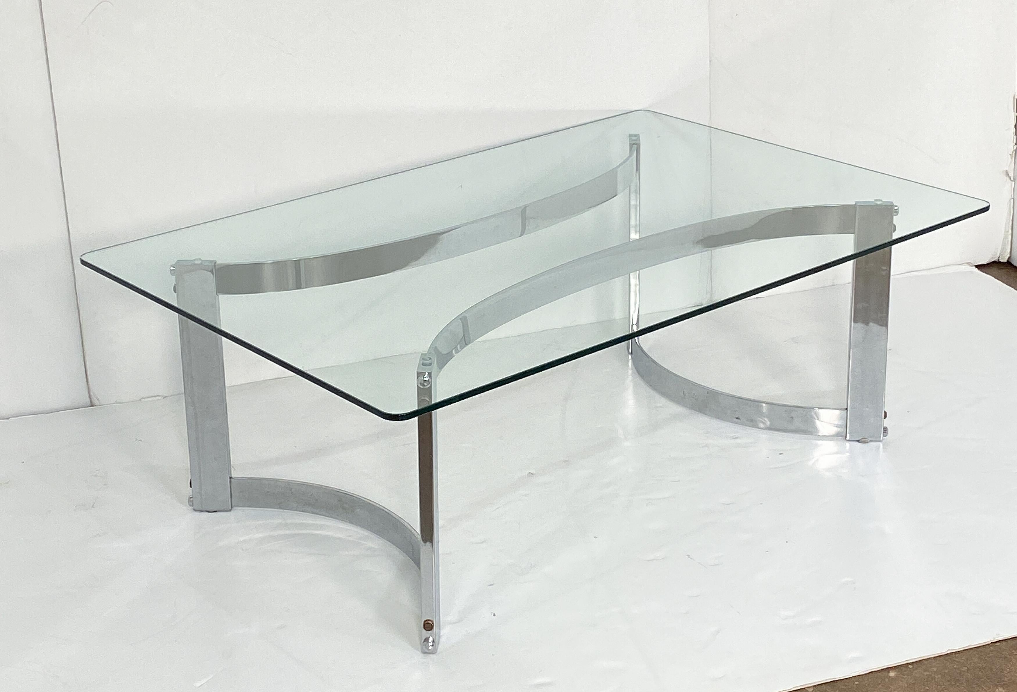 Français Grande table basse ou basse rectangulaire moderne française en chrome et verre en vente