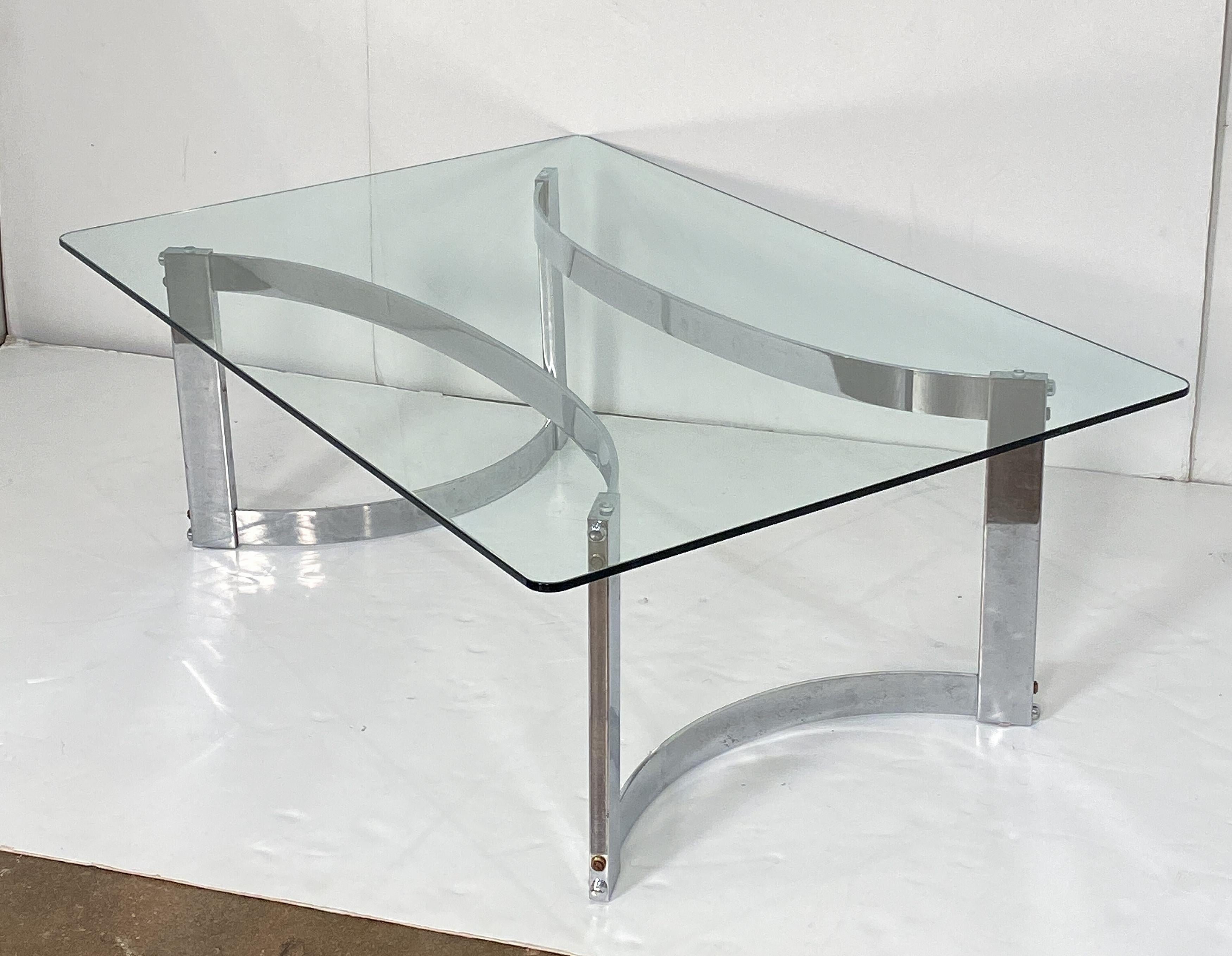 Métal Grande table basse ou basse rectangulaire moderne française en chrome et verre en vente