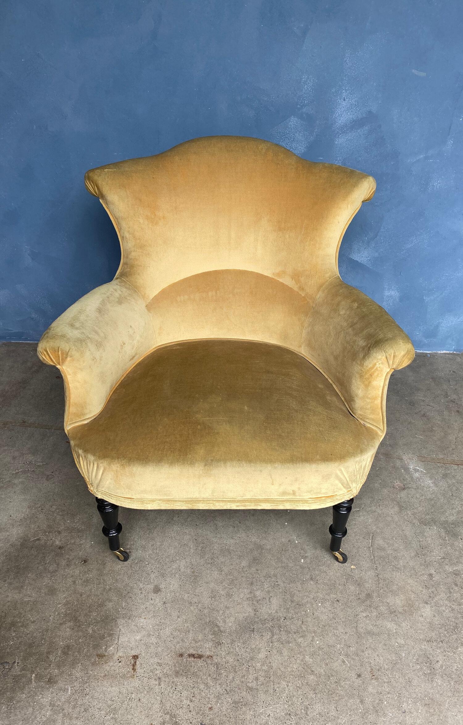 Milieu du XIXe siècle Grand fauteuil français Napoléon III en velours doré en vente