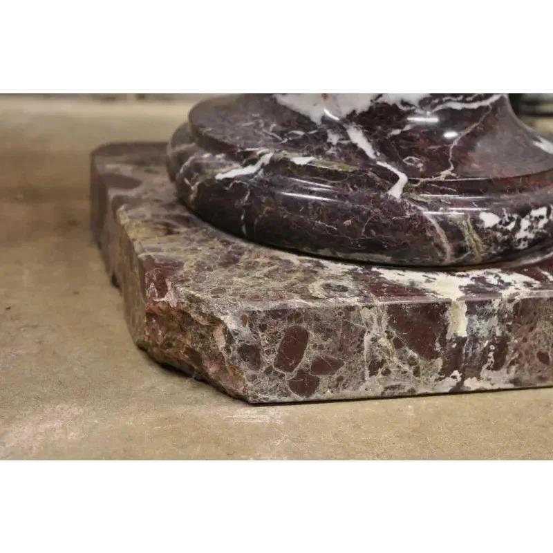 Bronzo Grandi fioriere neoclassiche francesi in marmo rosso e bronzo a testa di ariete - una coppia in vendita