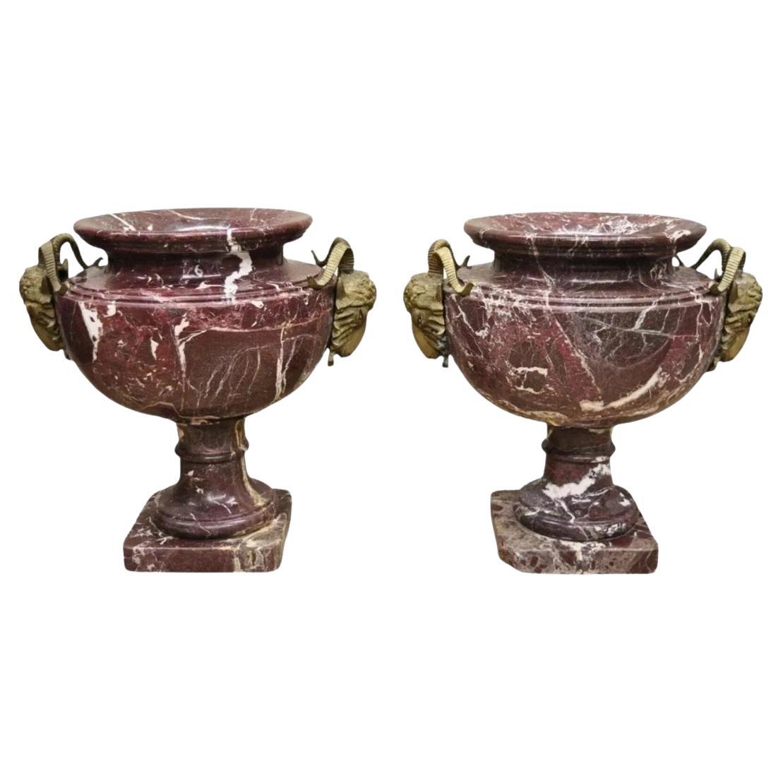 Grandi fioriere neoclassiche francesi in marmo rosso e bronzo a testa di ariete - una coppia in vendita