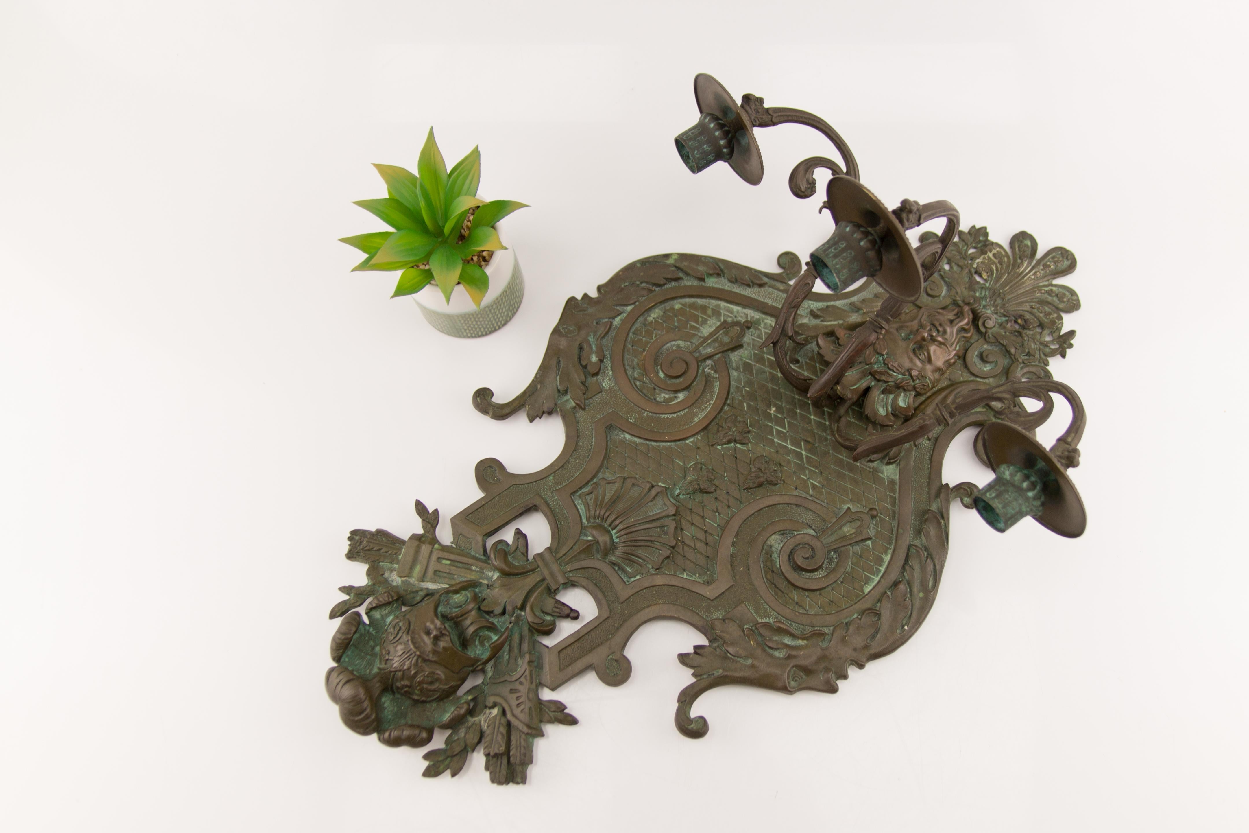 Large French Neoclassical Style Bronze Three-Light Wall Light, Late 19th Century For Sale 8