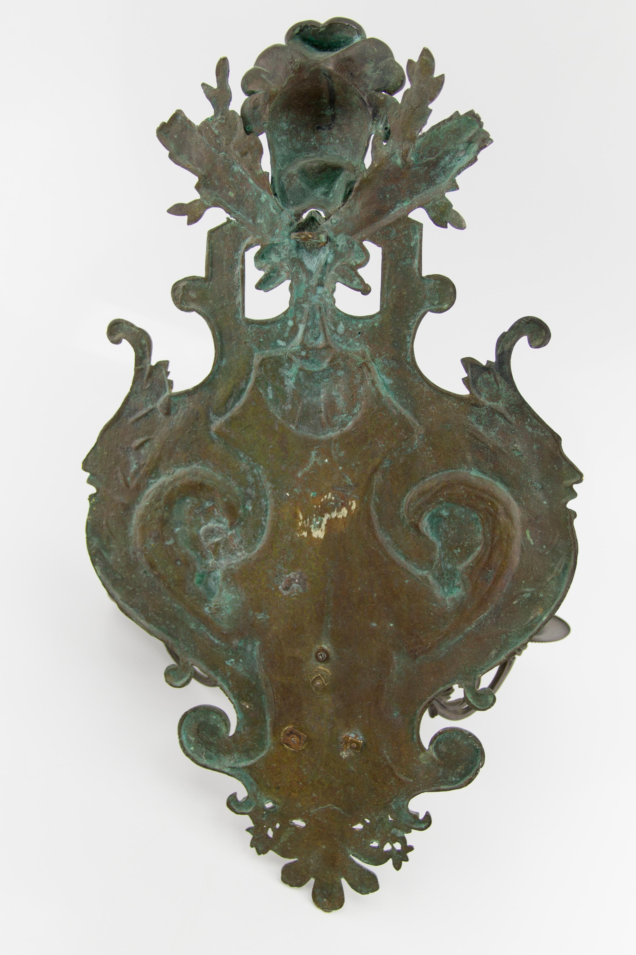 Large French Neoclassical Style Bronze Three-Light Wall Light, Late 19th Century For Sale 11