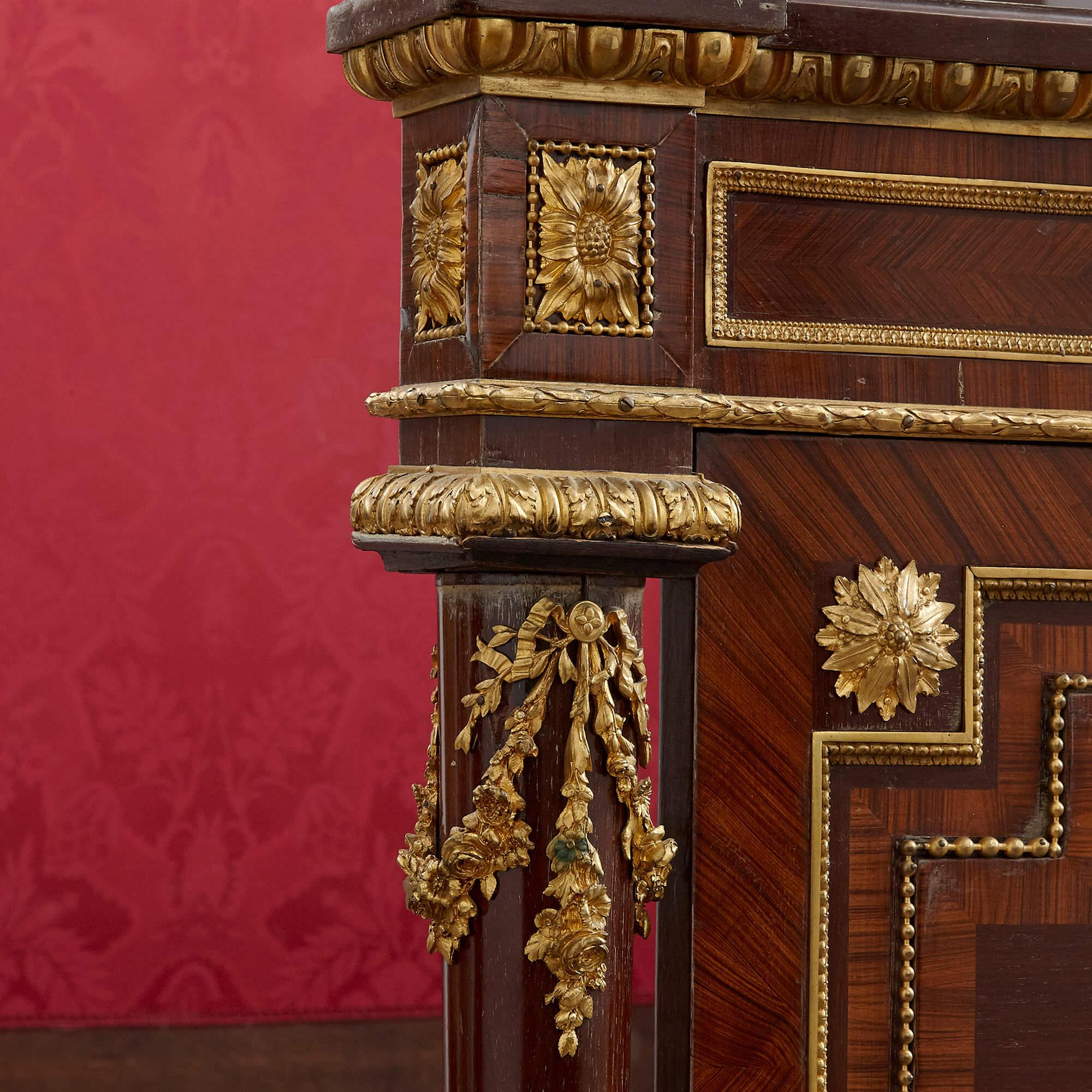 Grand lit de style néoclassique français monté en bronze doré Bon état - En vente à London, GB
