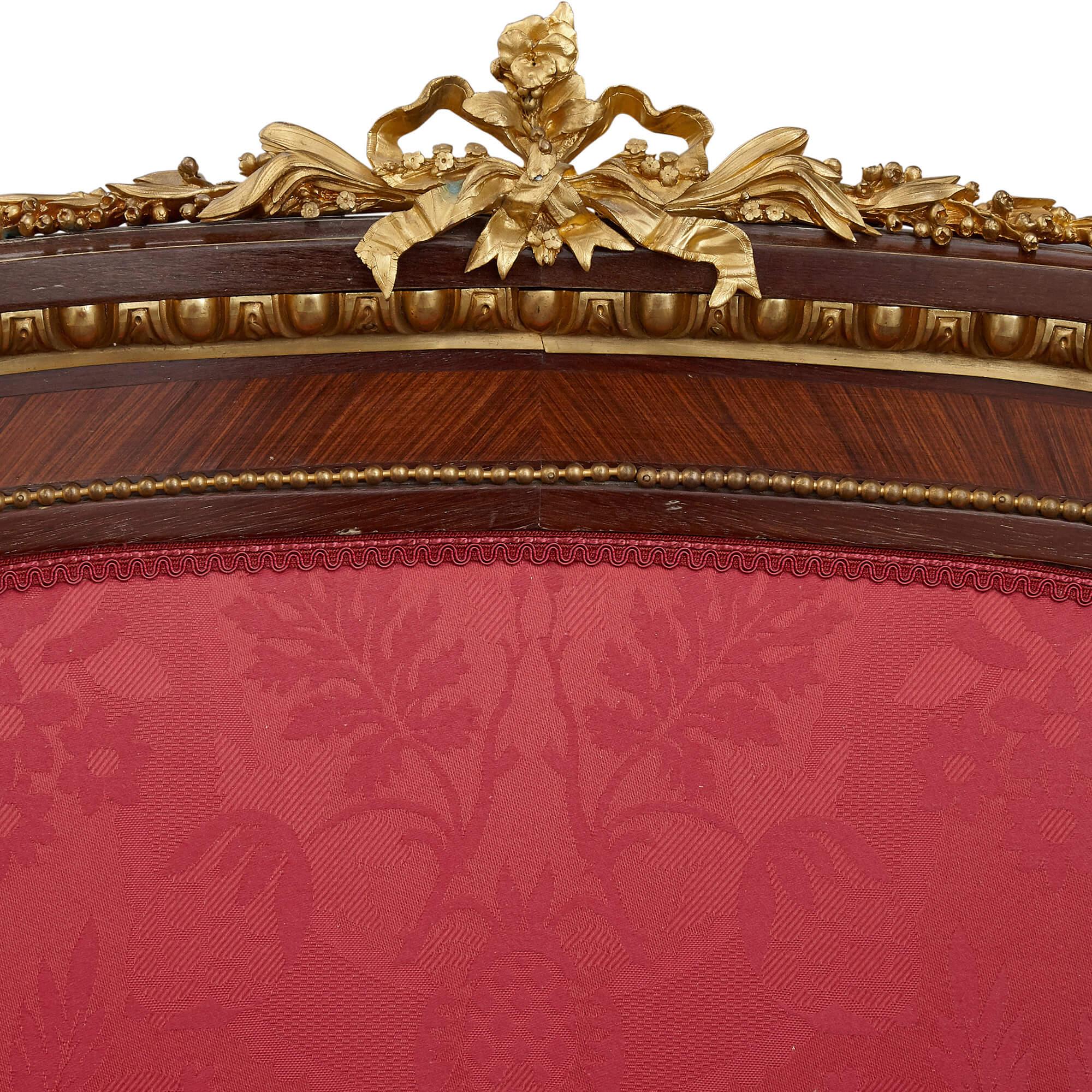 Grand lit de style néoclassique français monté en bronze doré en vente 1