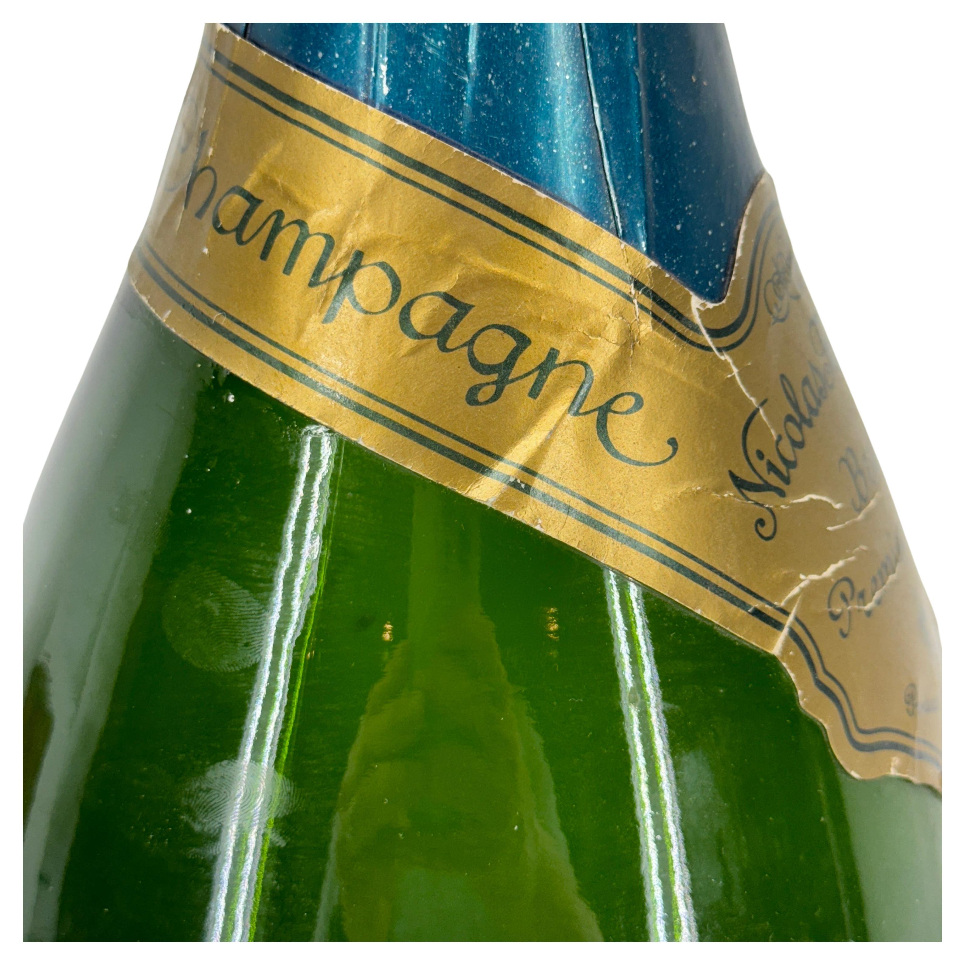 Große französische Nicolas Feuillatte Magnum-Champagnerflasche  (Handgefertigt) im Angebot