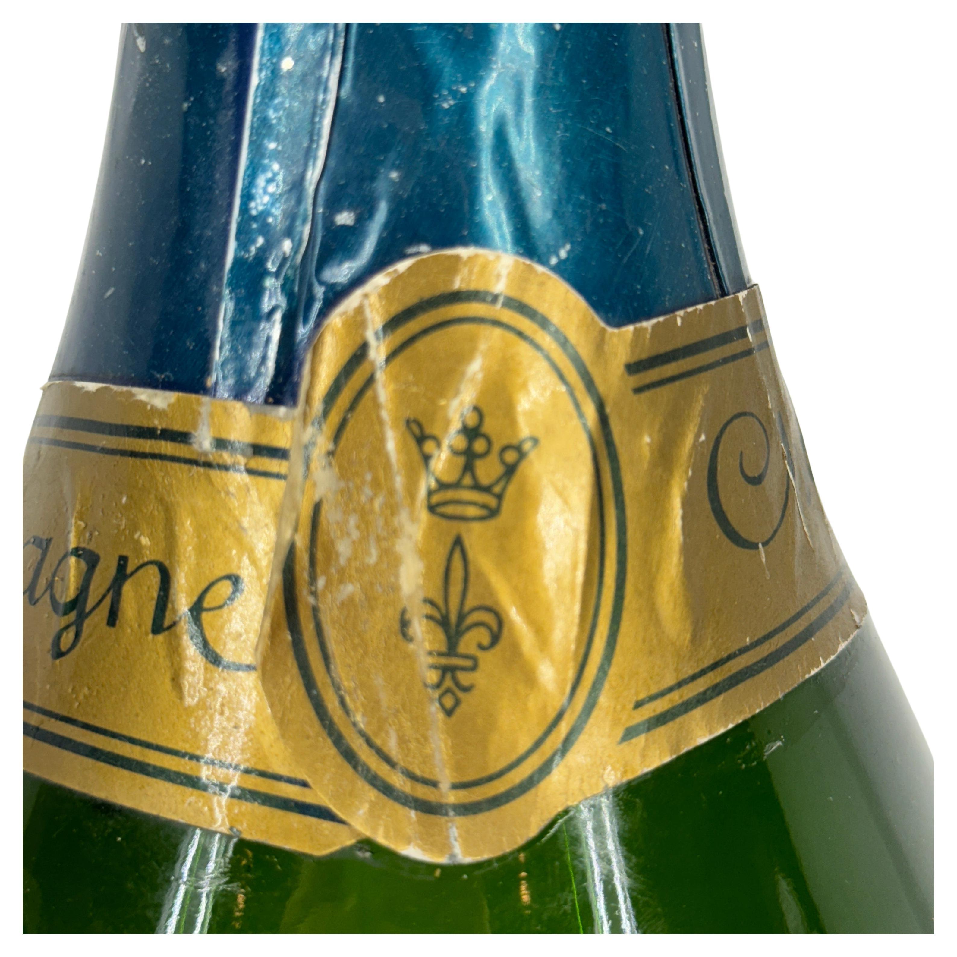 Große französische Nicolas Feuillatte Magnum-Champagnerflasche  im Zustand „Gut“ im Angebot in Haddonfield, NJ
