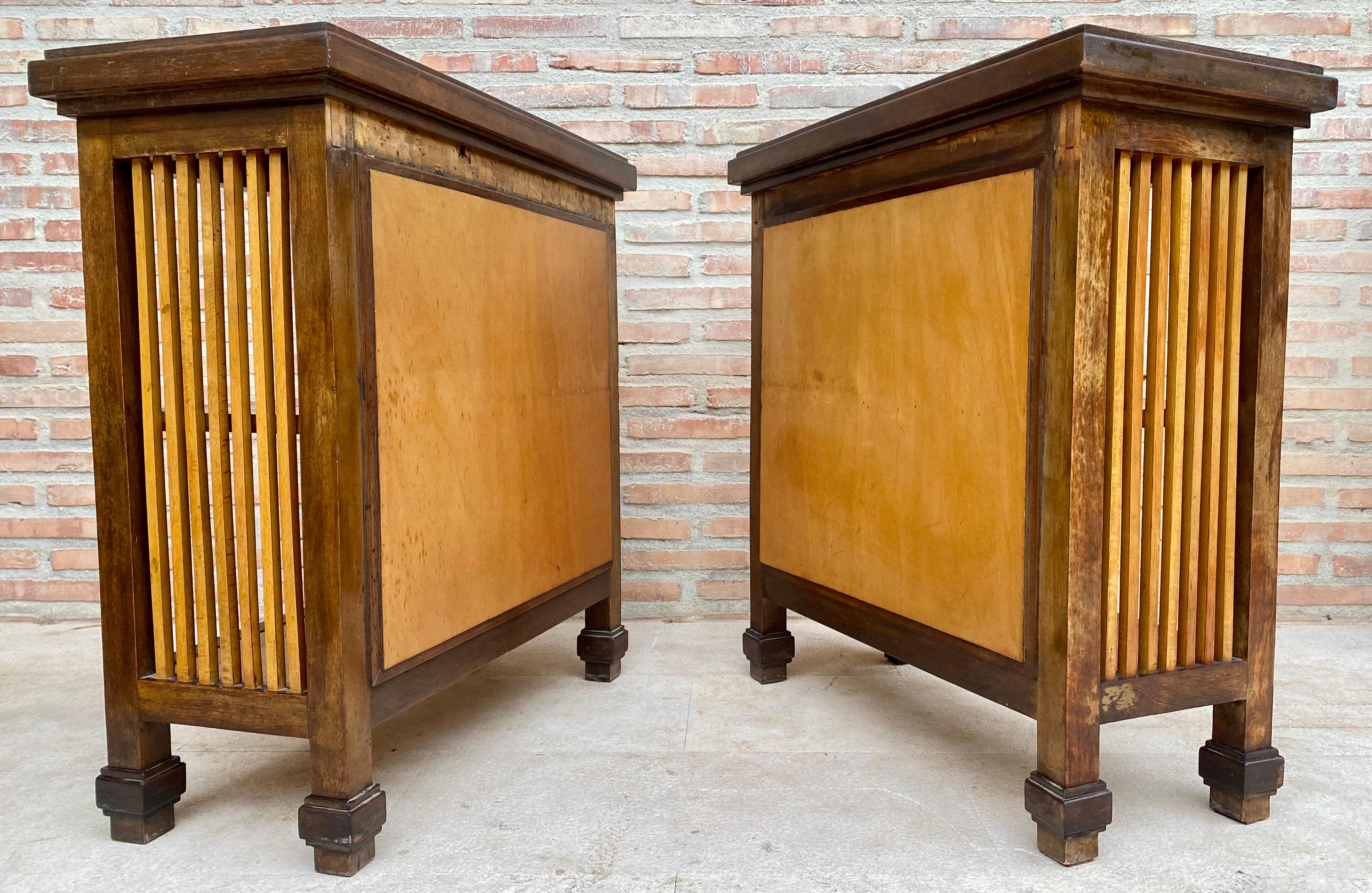 Large French Nightstands in Walnut, 1940, Set of 2 For Sale 7