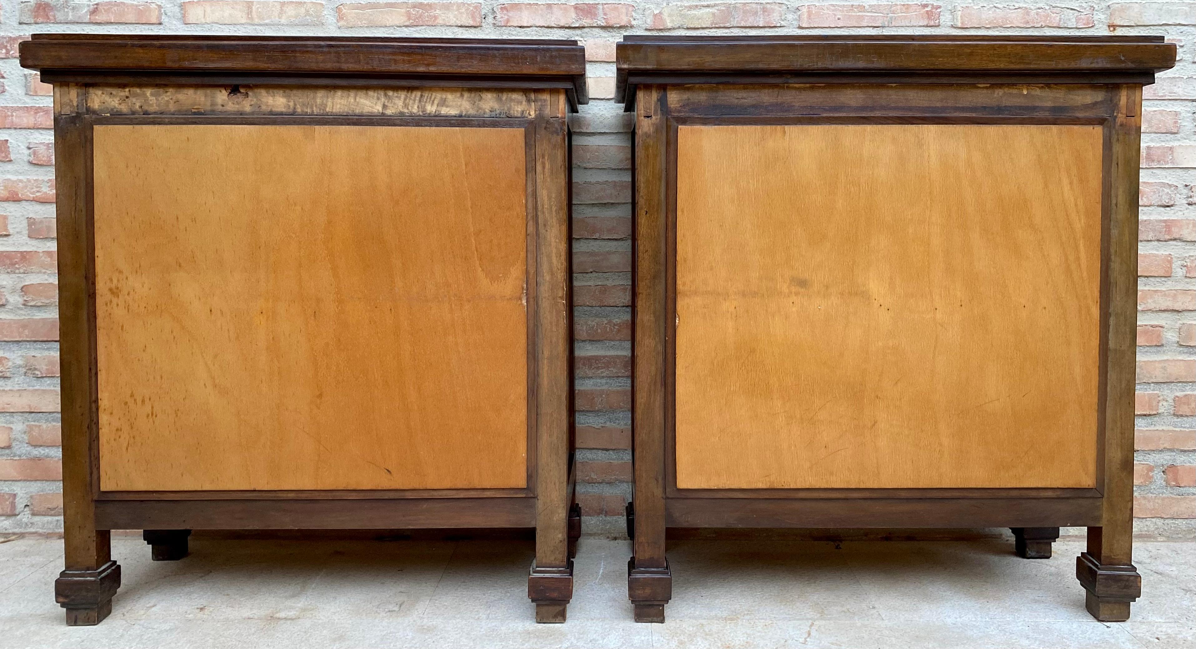 Large French Nightstands in Walnut, 1940, Set of 2 In Good Condition For Sale In Miami, FL