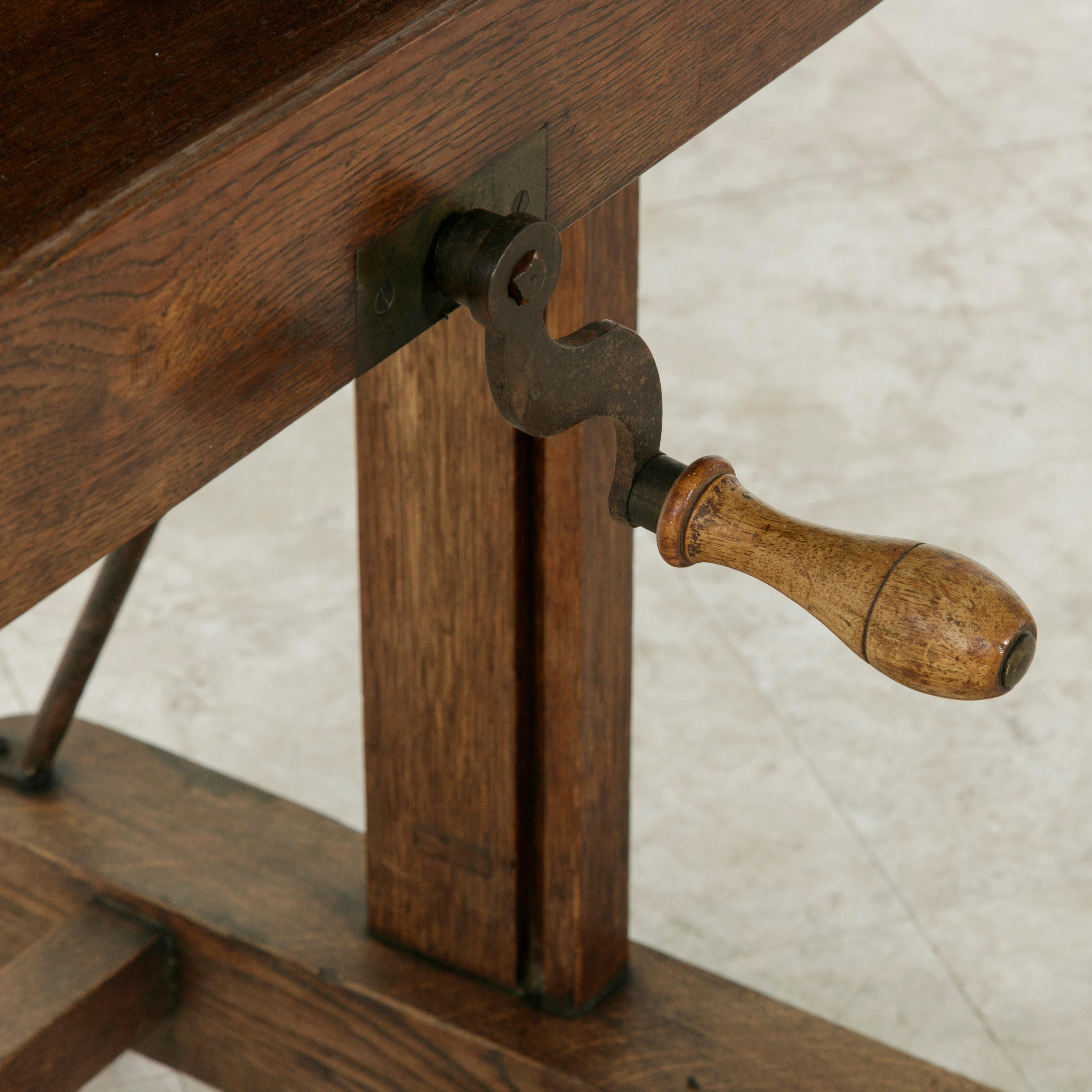 Large French Oak Adjustable Artist's Floor Easel with Crank and Label In Excellent Condition In Fayetteville, AR
