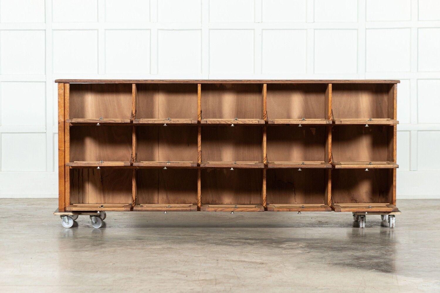 circa 1940
Grande cassettiera/armadio/console di merceria in Oak francese
sku 1382D
Il prezzo si intende per 5 pezzi disponibili
L216 x P32 x H86 cm.
Peso 80 kg