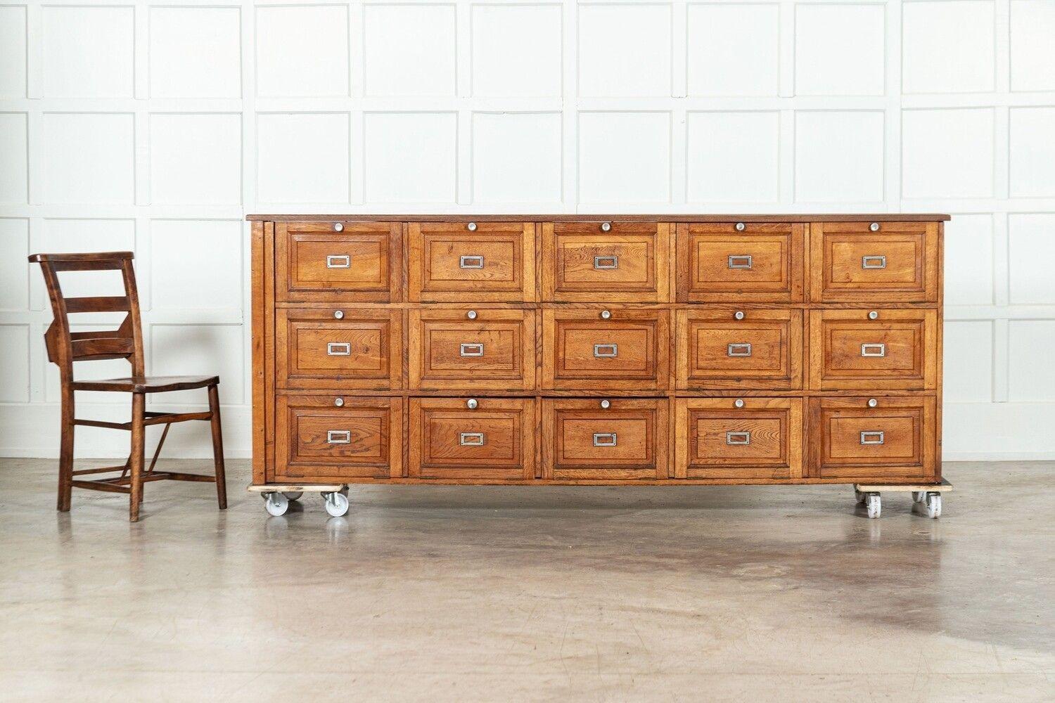20ième siècle Grands tiroirs / Cabinet / Console Haberdashery en chêne français en vente